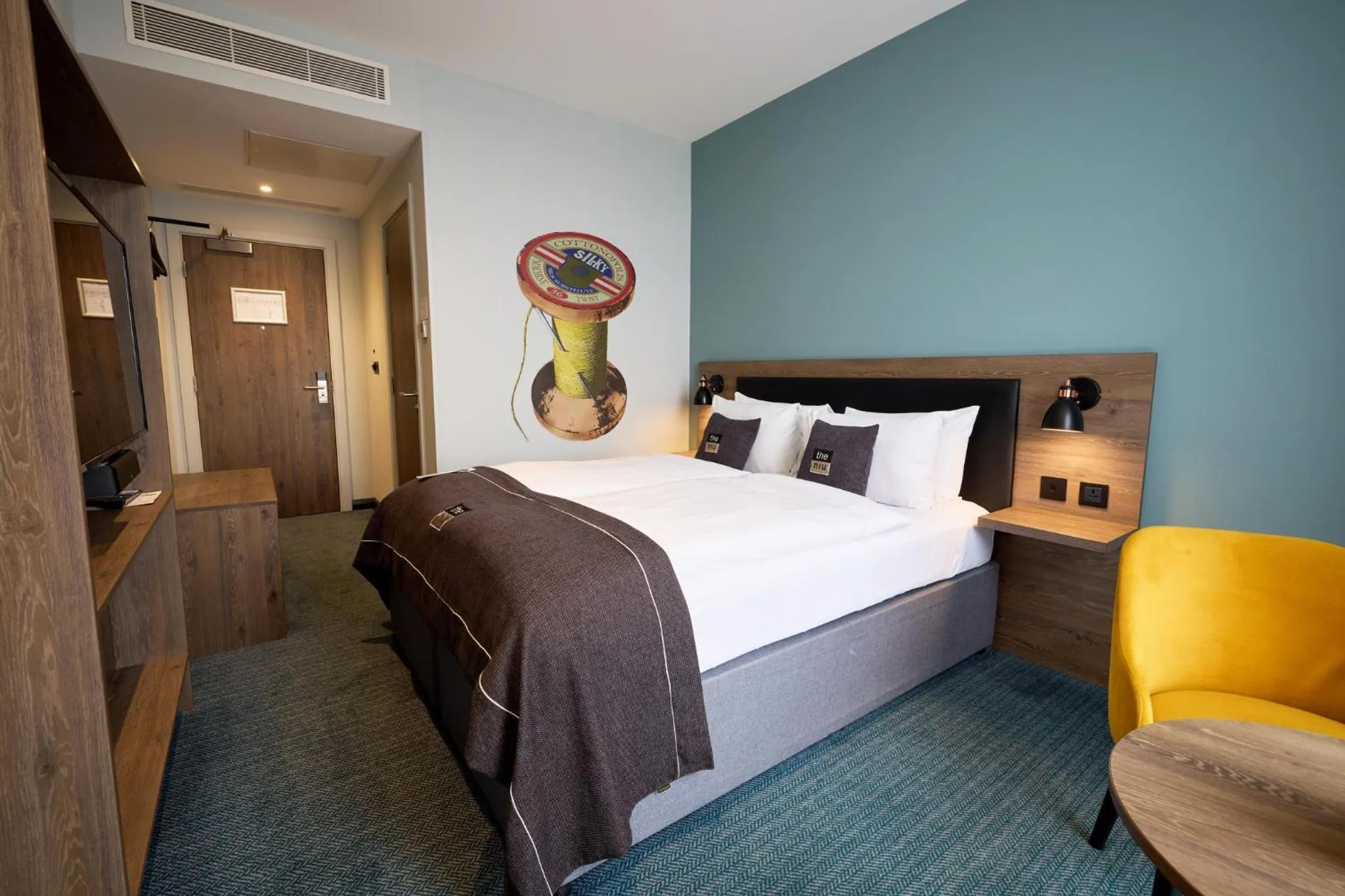 Photo of the whole room, Bed in Holiday Inn - the niu, Loom Manchester North by IHG