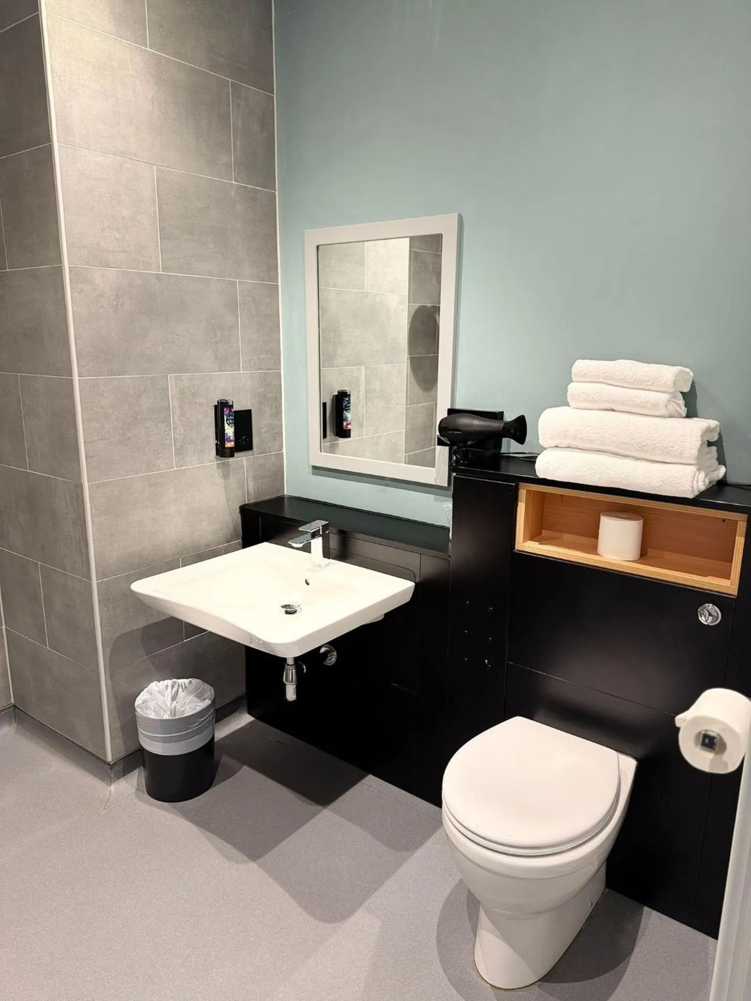 Photo of the whole room in Holiday Inn - the niu, Loom Manchester North by IHG