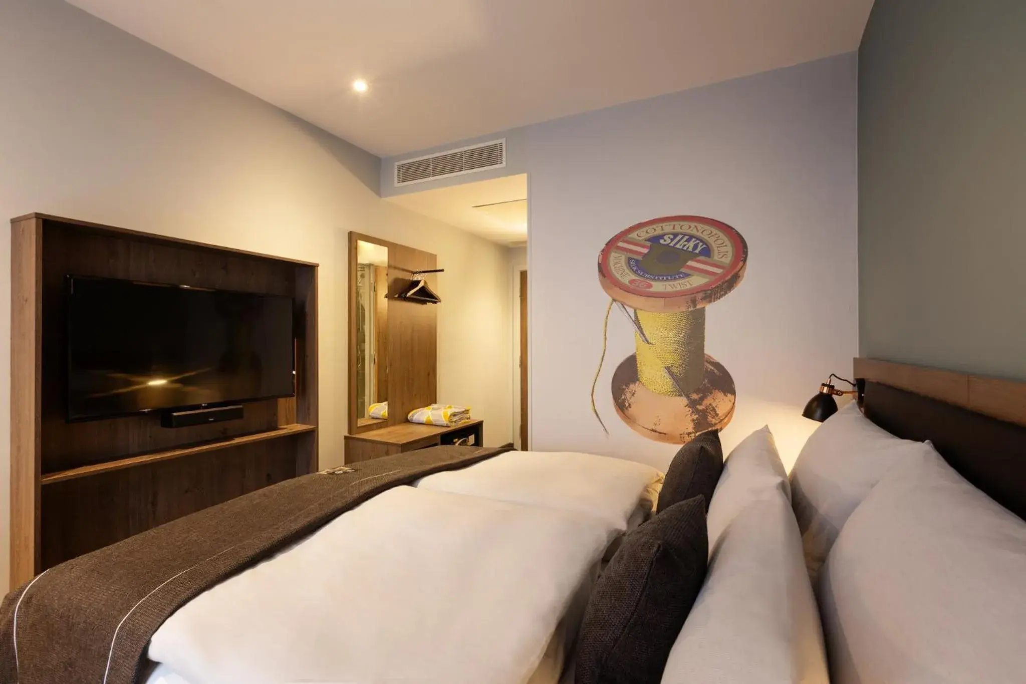 Photo of the whole room, Bed in Holiday Inn - the niu, Loom Manchester North by IHG Photo of the whole room, Bed in Holiday Inn - the niu, Loom Manchester North by IHG