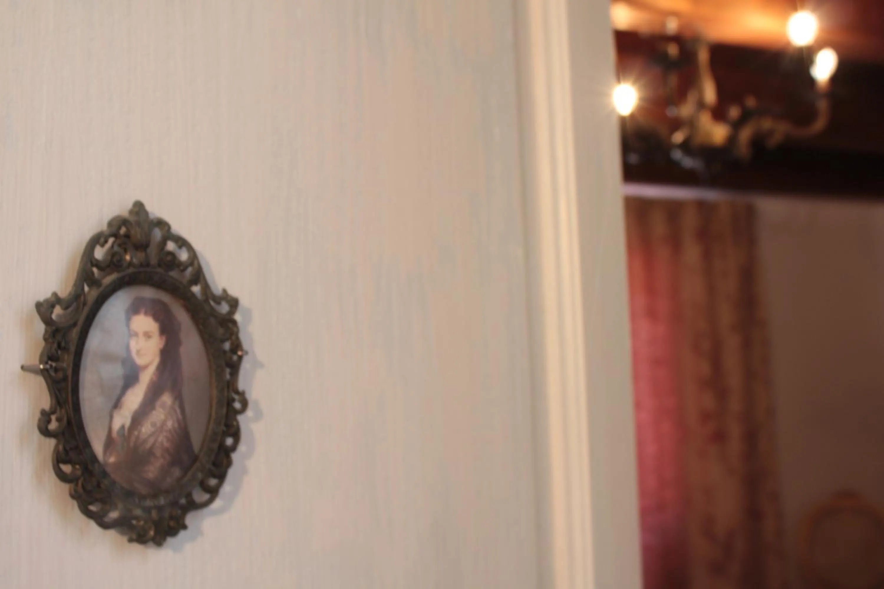 Decorative detail in Il Lupo Rosso