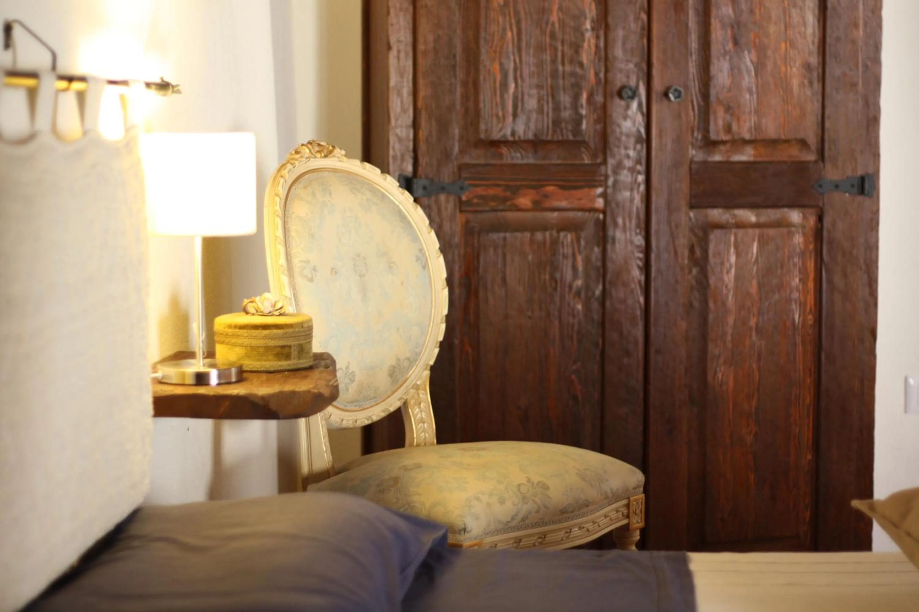 Decorative detail in Il Lupo Rosso