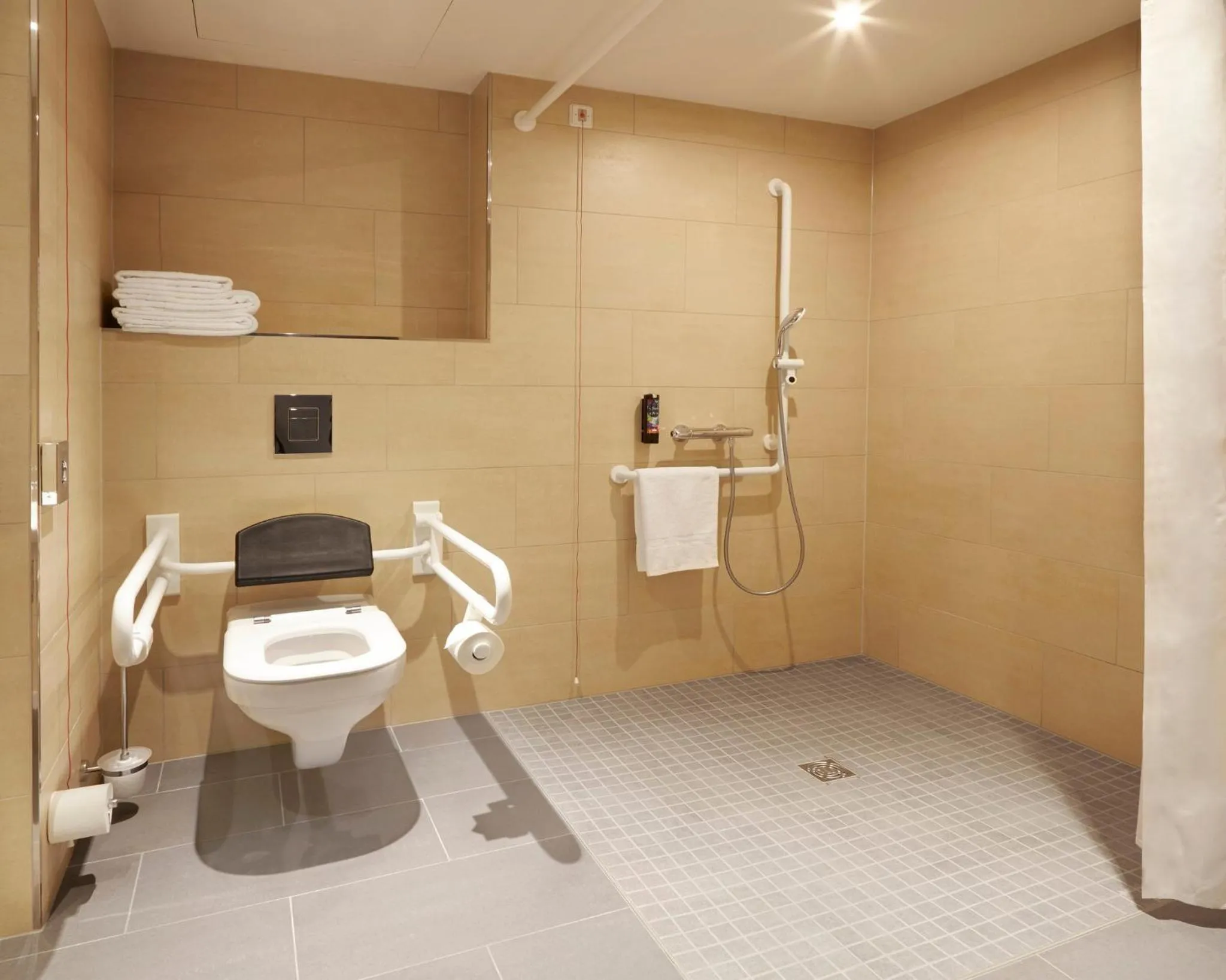 Photo of the whole room in Holiday Inn - the niu, Air Frankfurt Messe by IHG