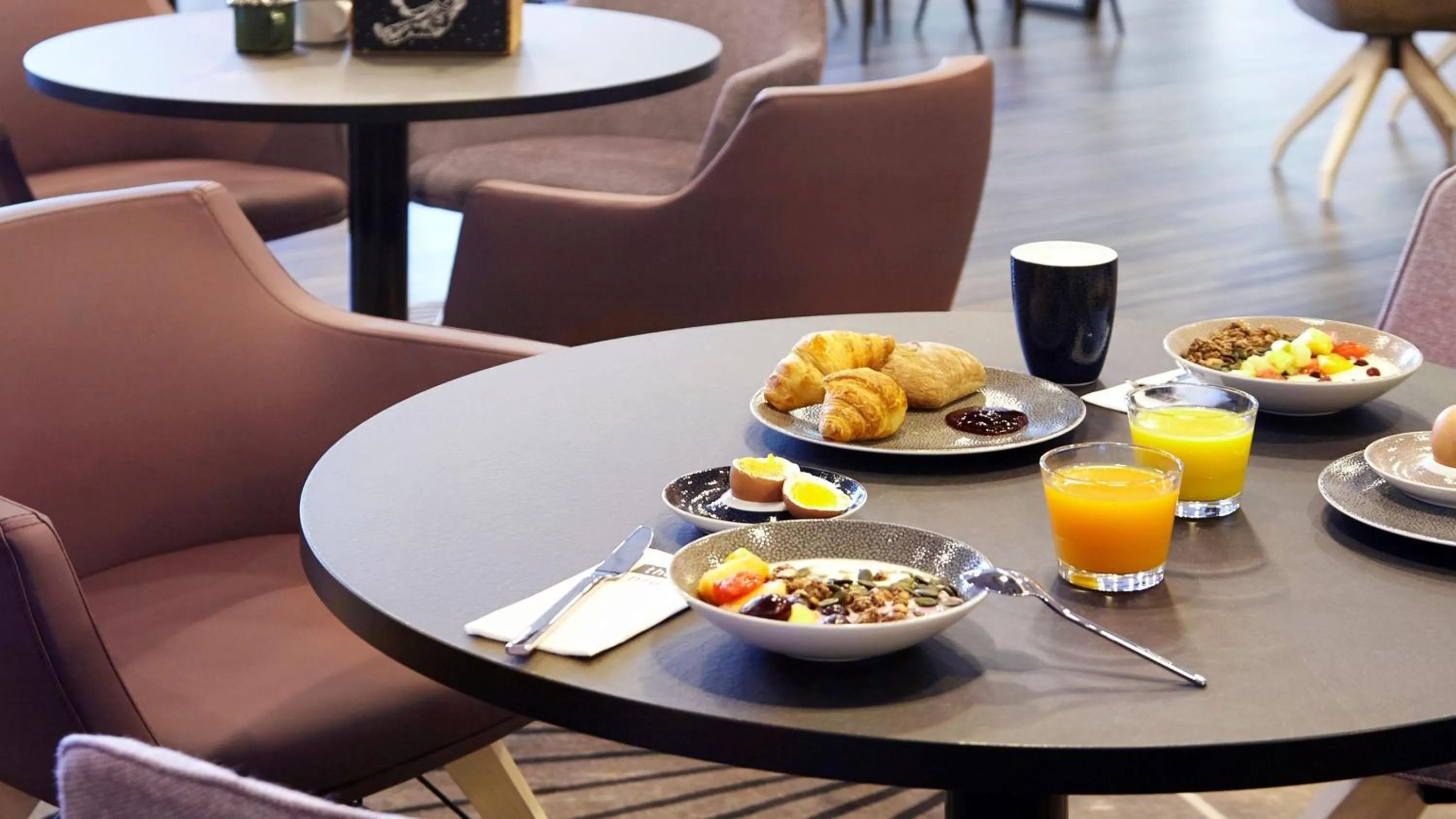 Restaurant/places to eat in Holiday Inn - the niu, Air Frankfurt Messe by IHG