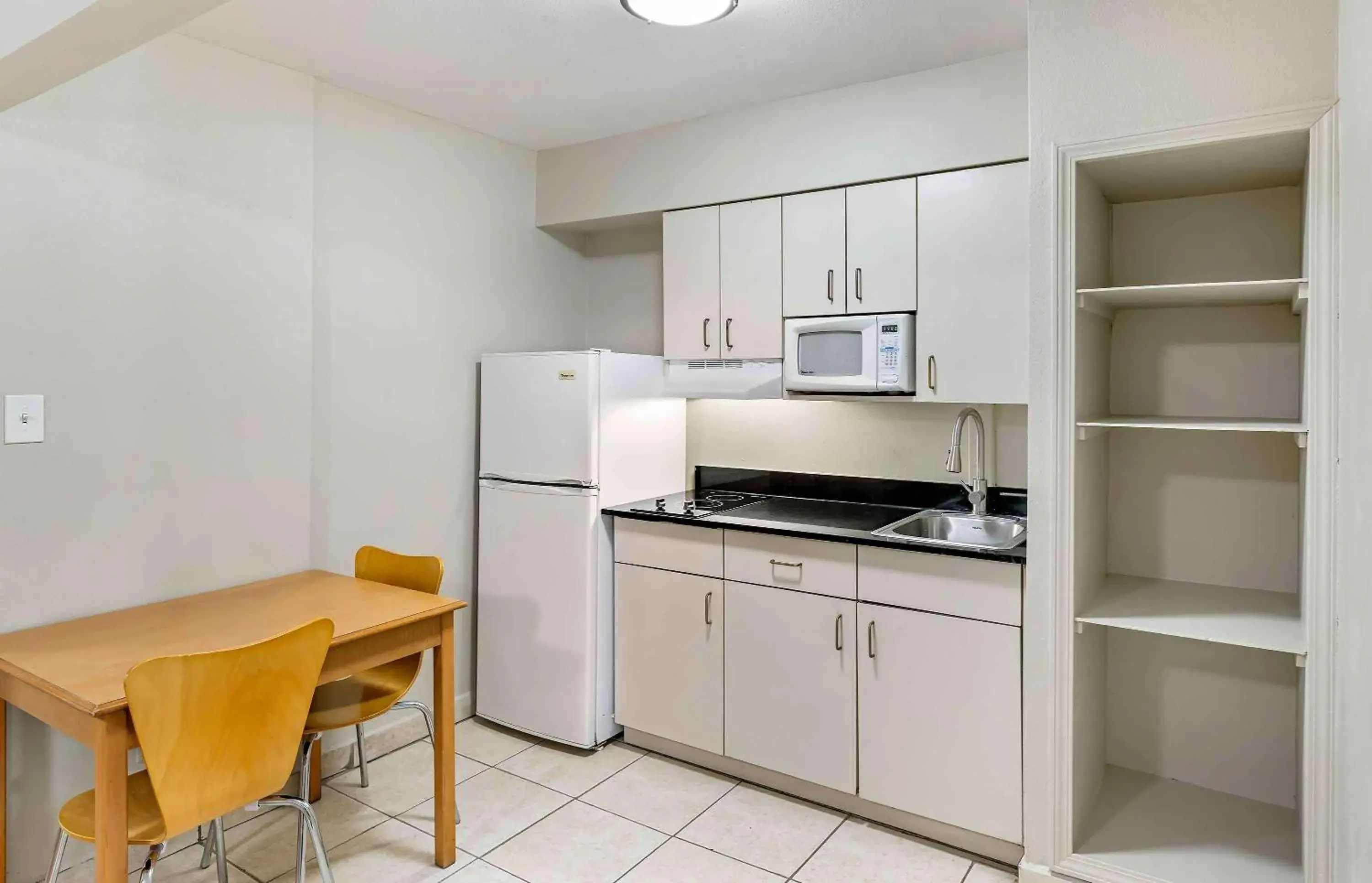 Kitchen or kitchenette in Extended Stay America Select Suites - Odessa Kitchen or kitchenette in Extended Stay America Select Suites - Odessa