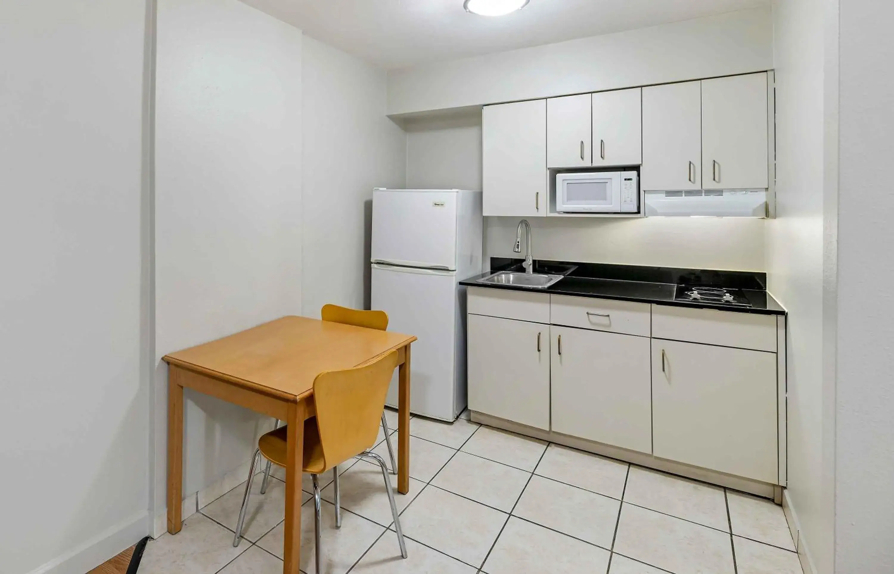 Kitchen or kitchenette in Extended Stay America Select Suites - Odessa Kitchen or kitchenette in Extended Stay America Select Suites - Odessa