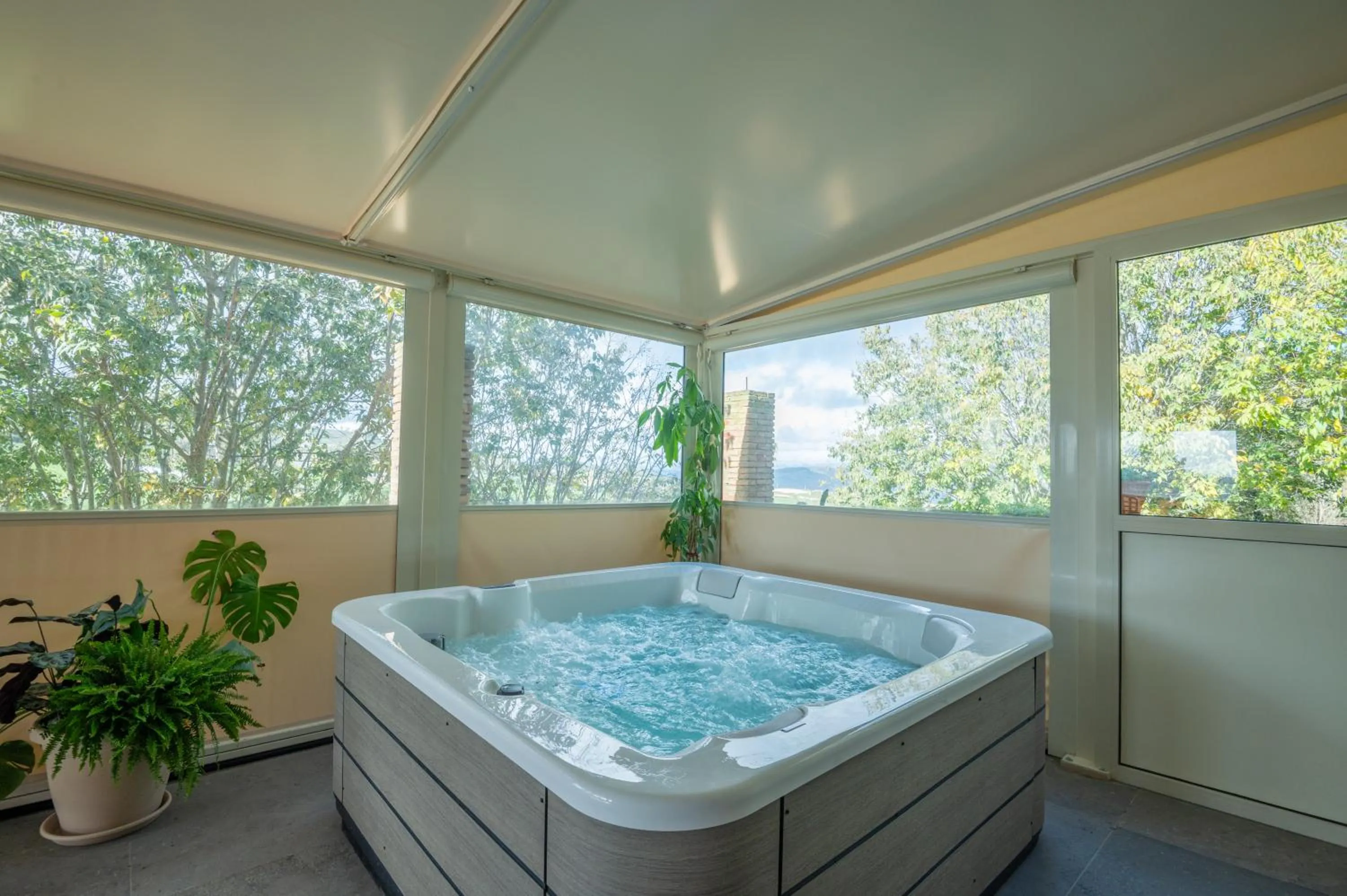 Hot Tub in Villa Tasca