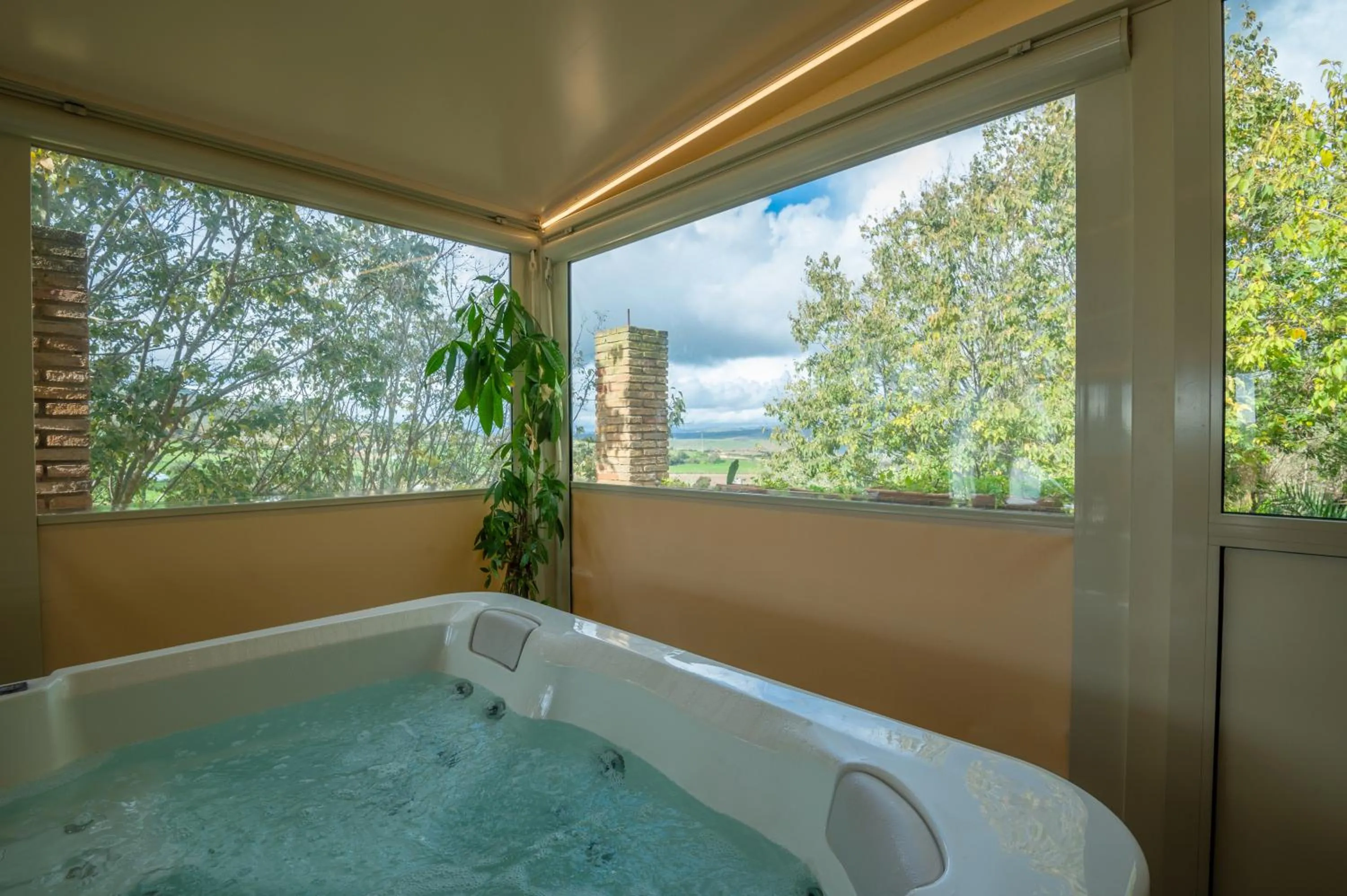 Hot Tub in Villa Tasca