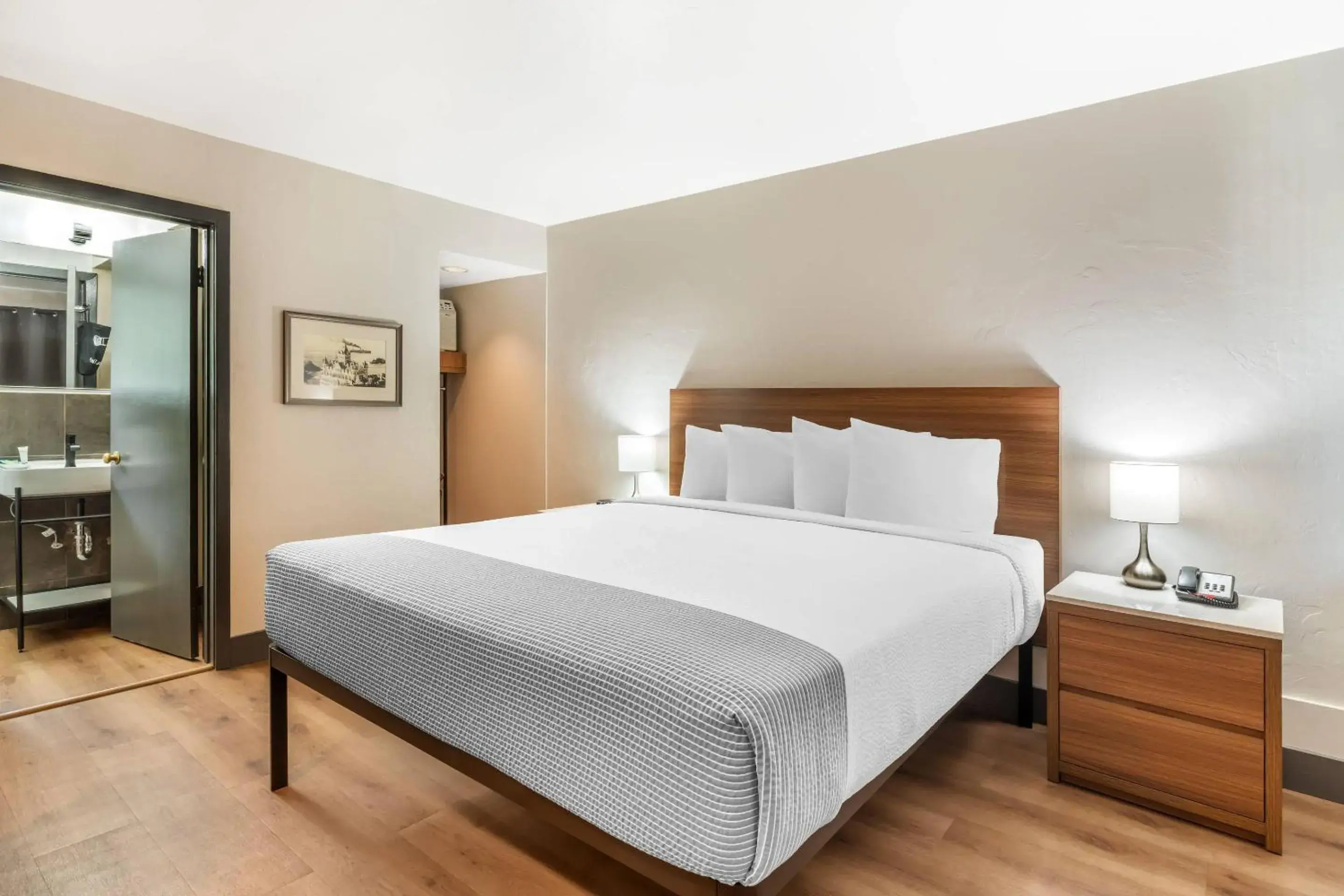 Bedroom, Bed in La Luna Inn, an Ascend Collection Hotel Bedroom, Bed in La Luna Inn, an Ascend Collection Hotel