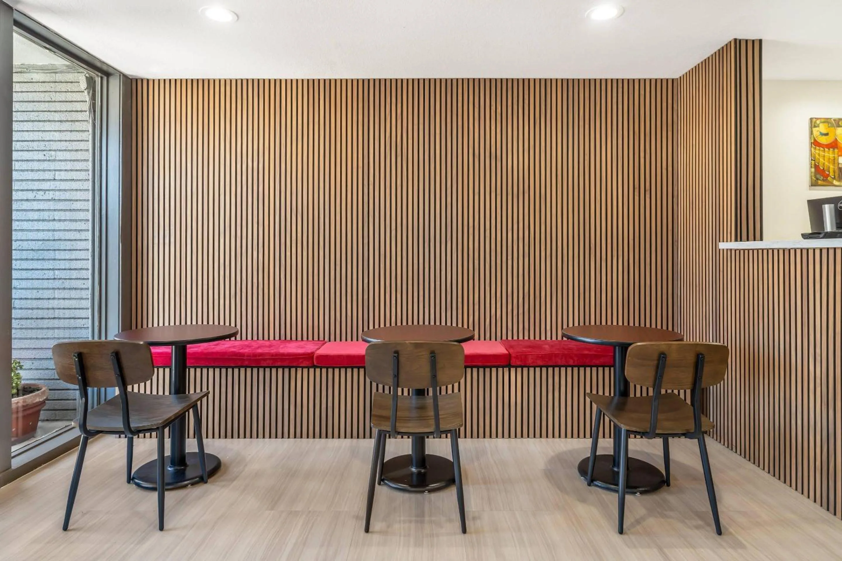 Lobby or reception in La Luna Inn, an Ascend Collection Hotel