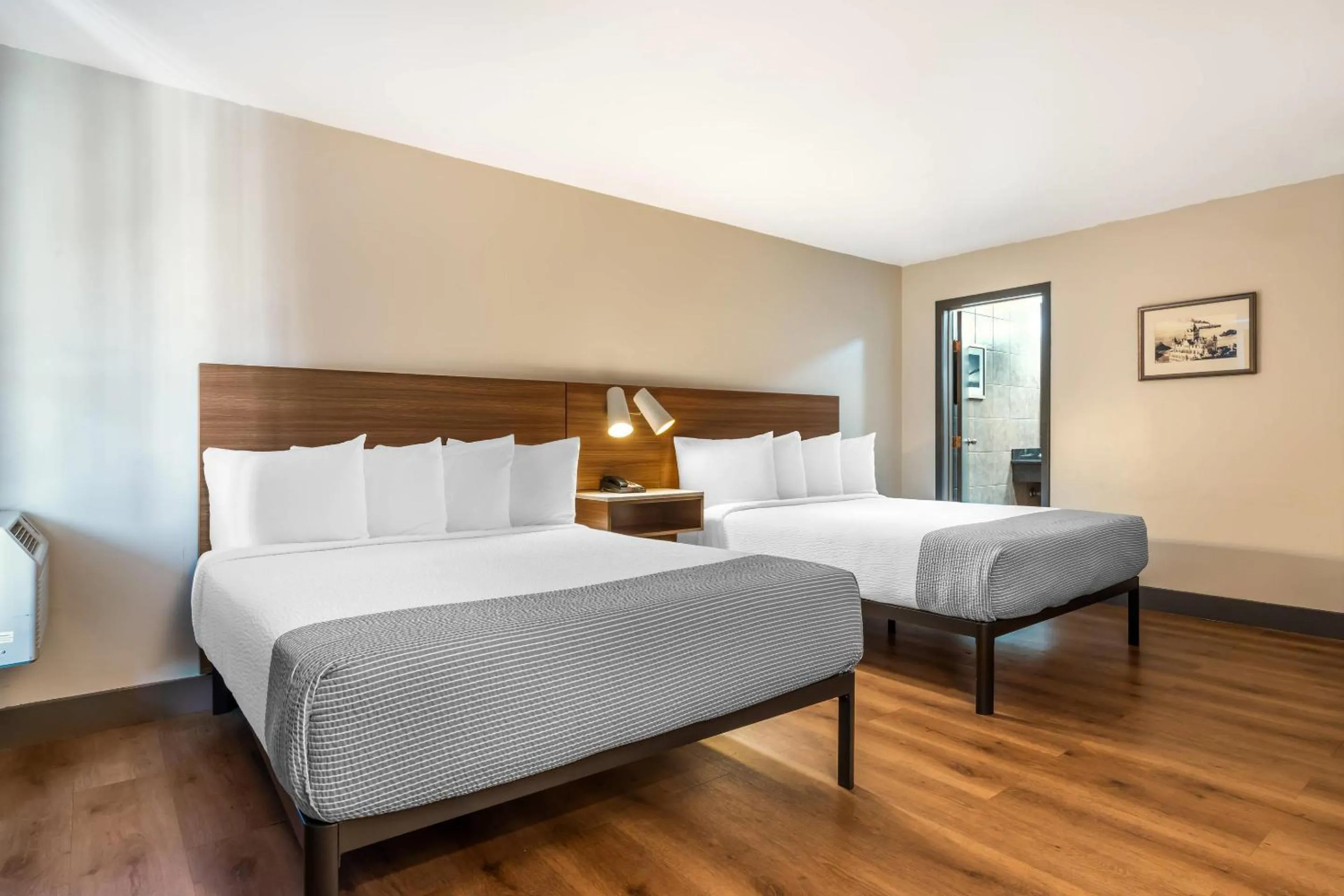 Bedroom, Bed in La Luna Inn, an Ascend Collection Hotel