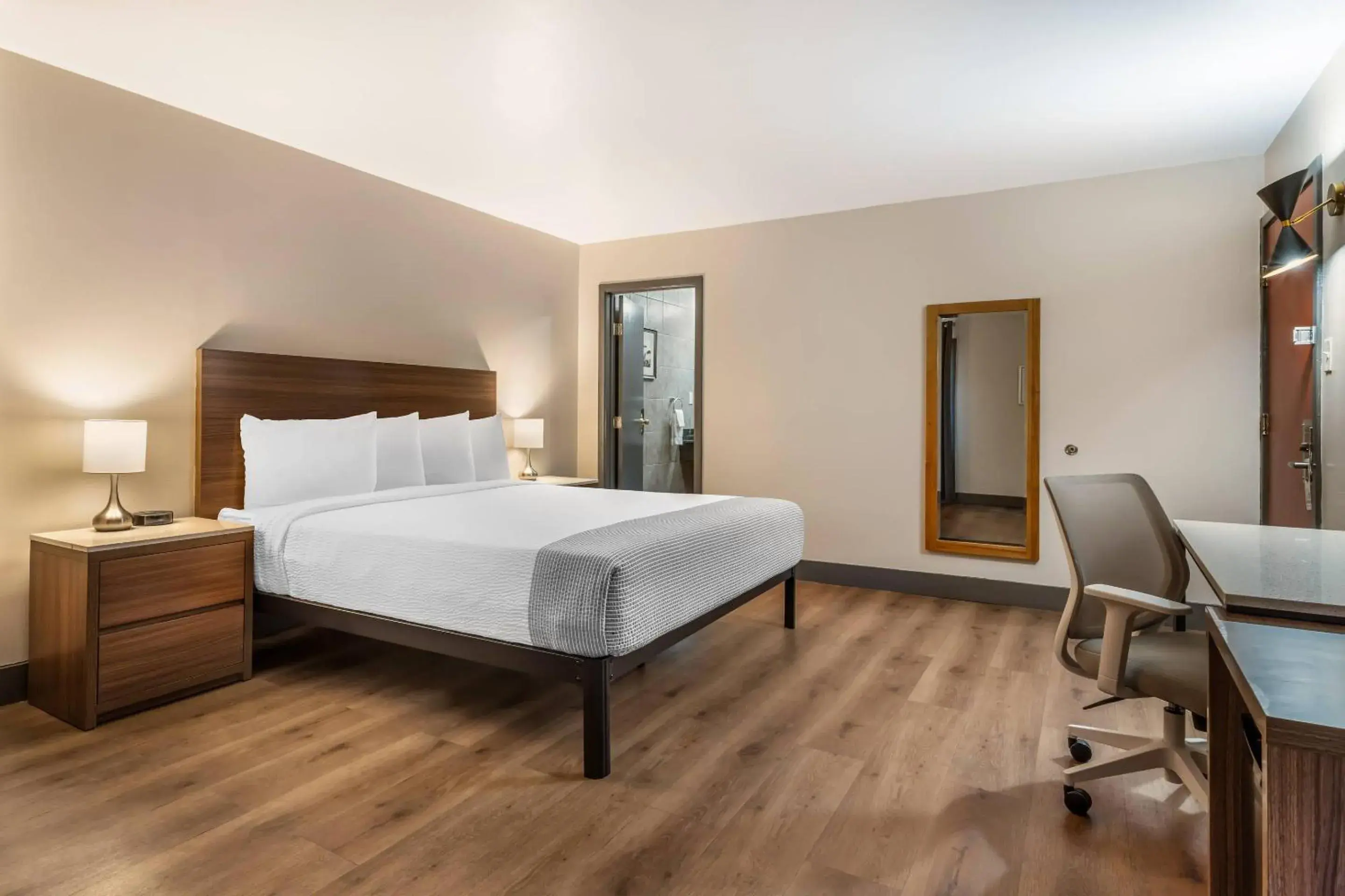 Bedroom, Bed in La Luna Inn, an Ascend Collection Hotel Bedroom, Bed in La Luna Inn, an Ascend Collection Hotel