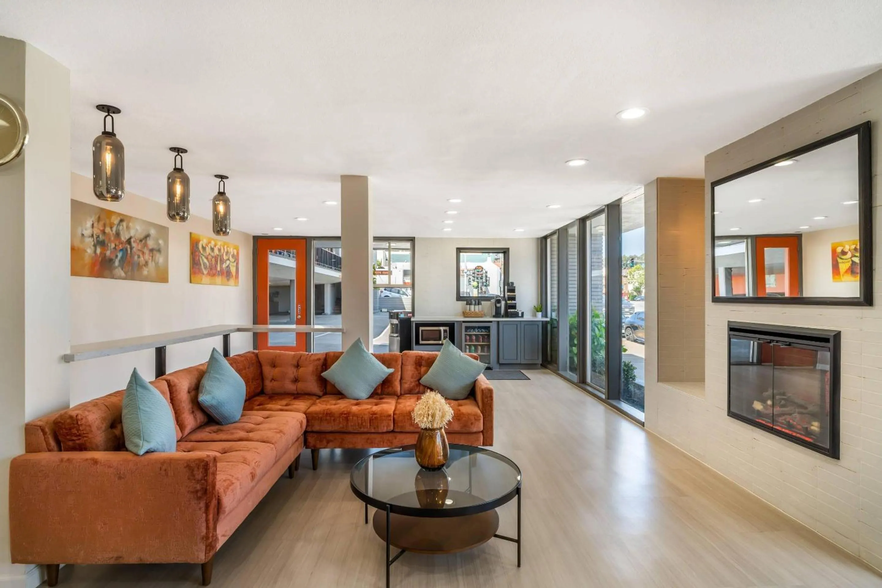 Lobby or reception in La Luna Inn, an Ascend Collection Hotel