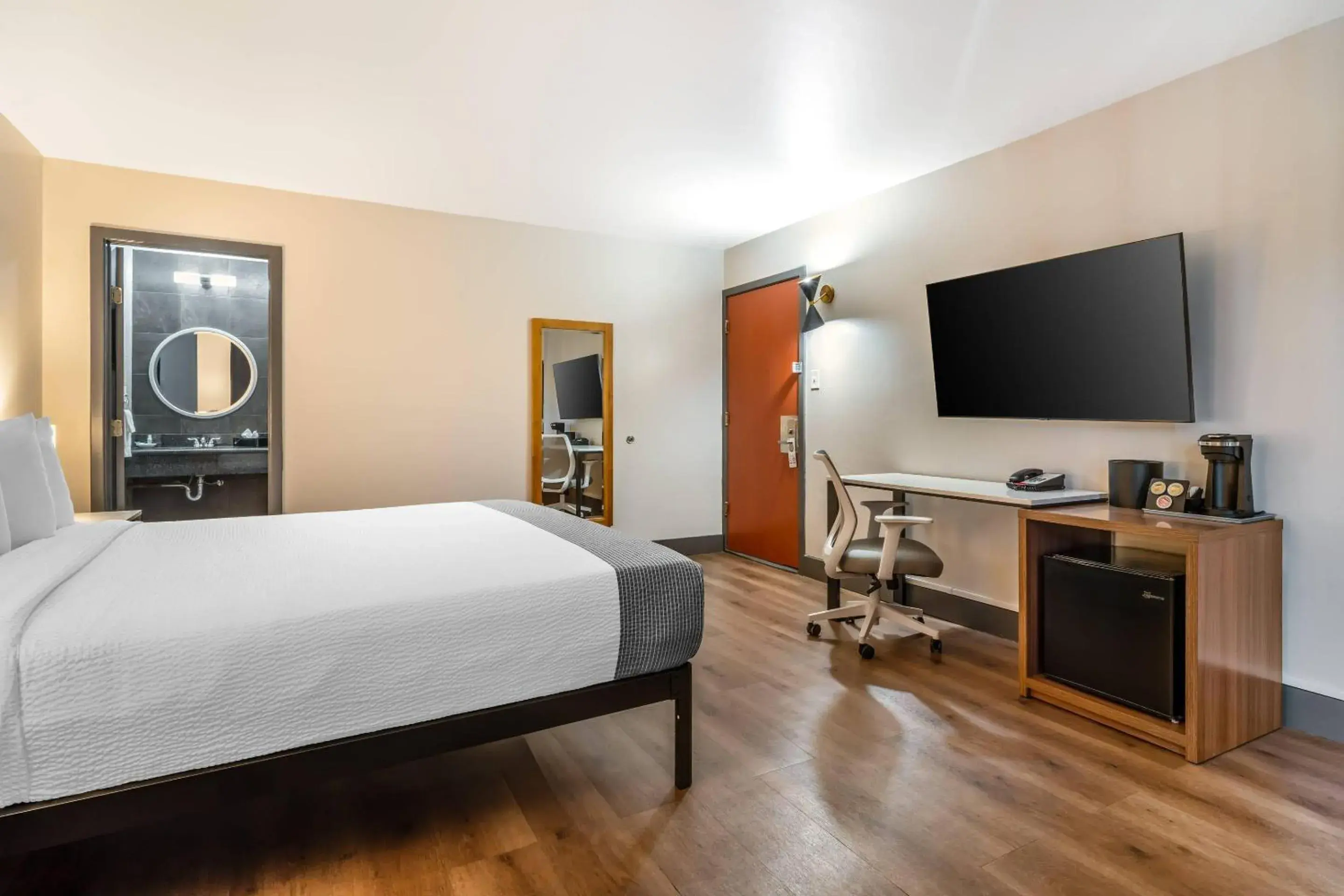 Bedroom, Bed in La Luna Inn, an Ascend Collection Hotel Bedroom, Bed in La Luna Inn, an Ascend Collection Hotel