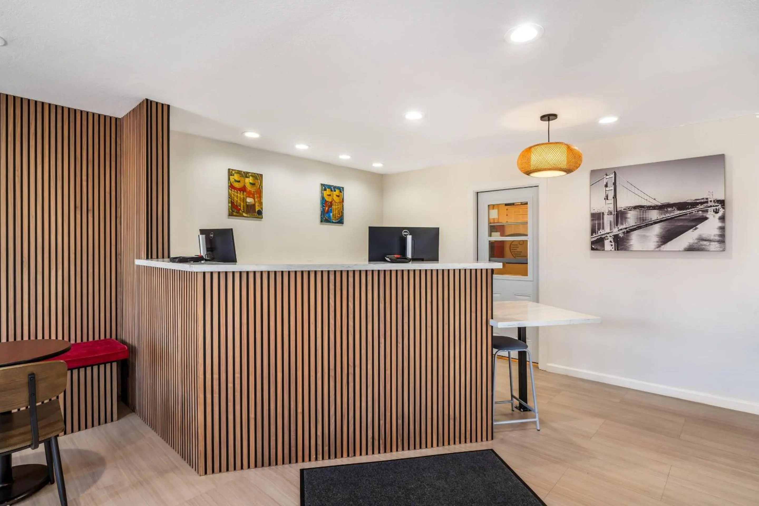 Lobby or reception in La Luna Inn, an Ascend Collection Hotel