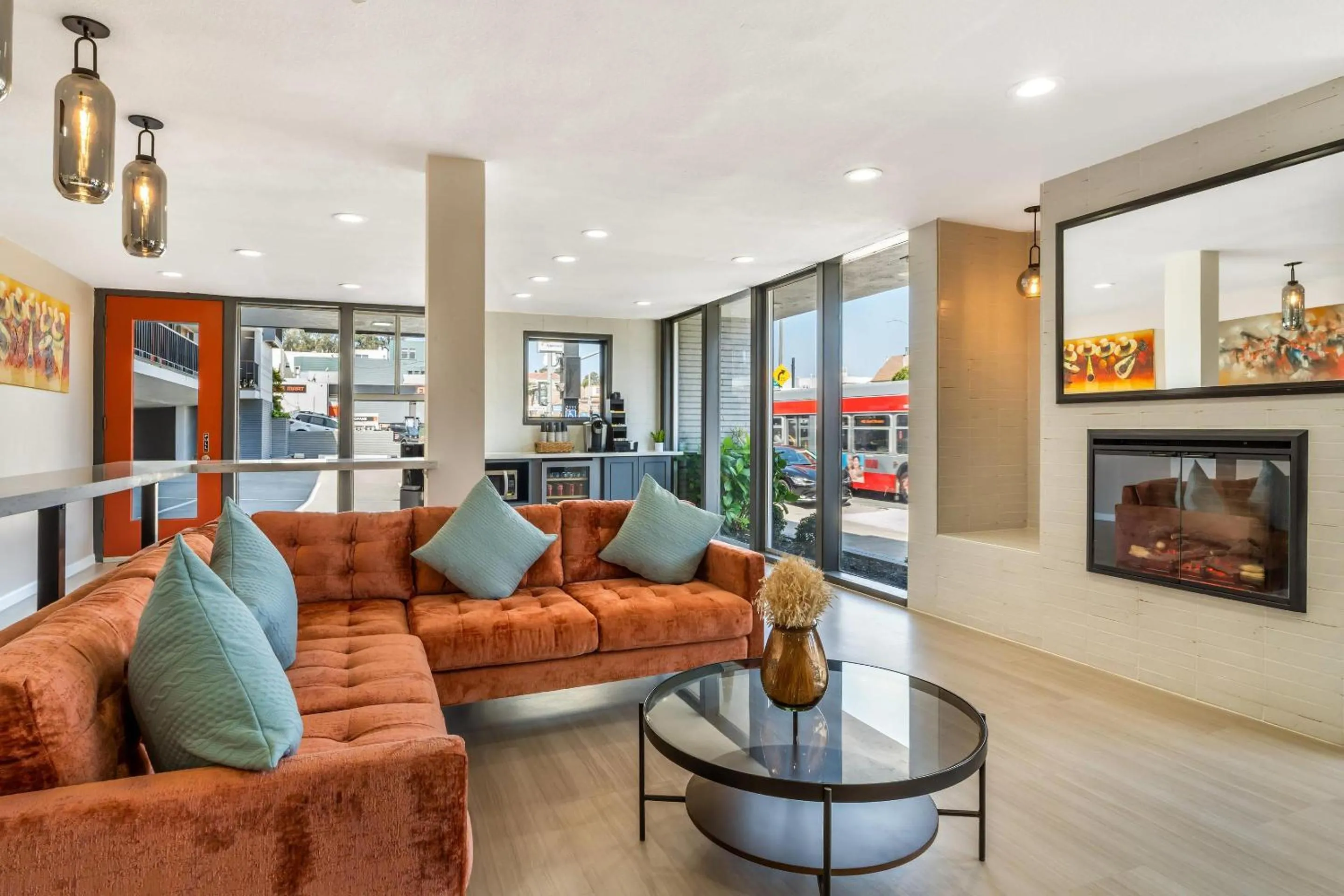 Lobby or reception in La Luna Inn, an Ascend Collection Hotel