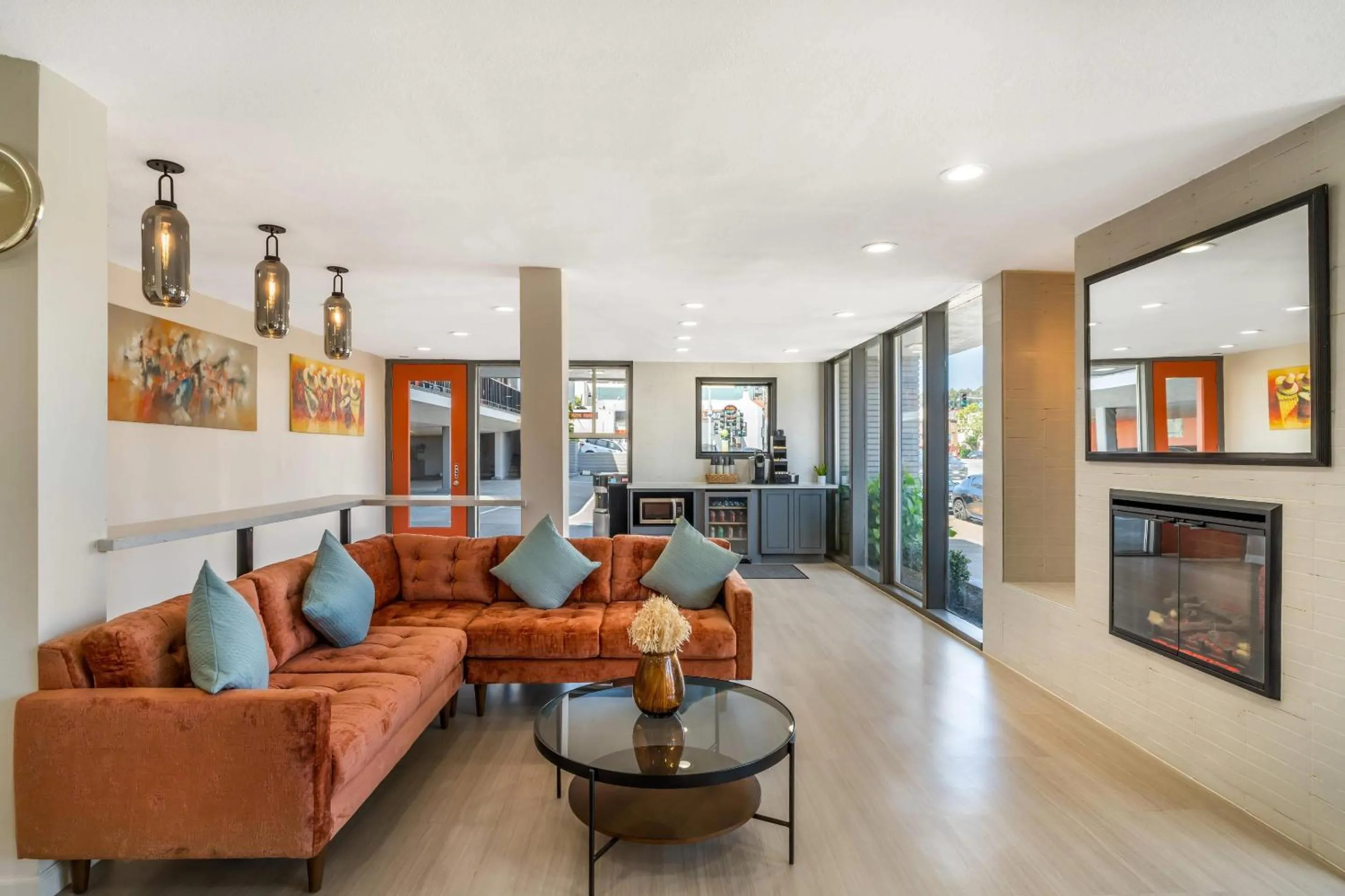 Lobby or reception in La Luna Inn, an Ascend Collection Hotel