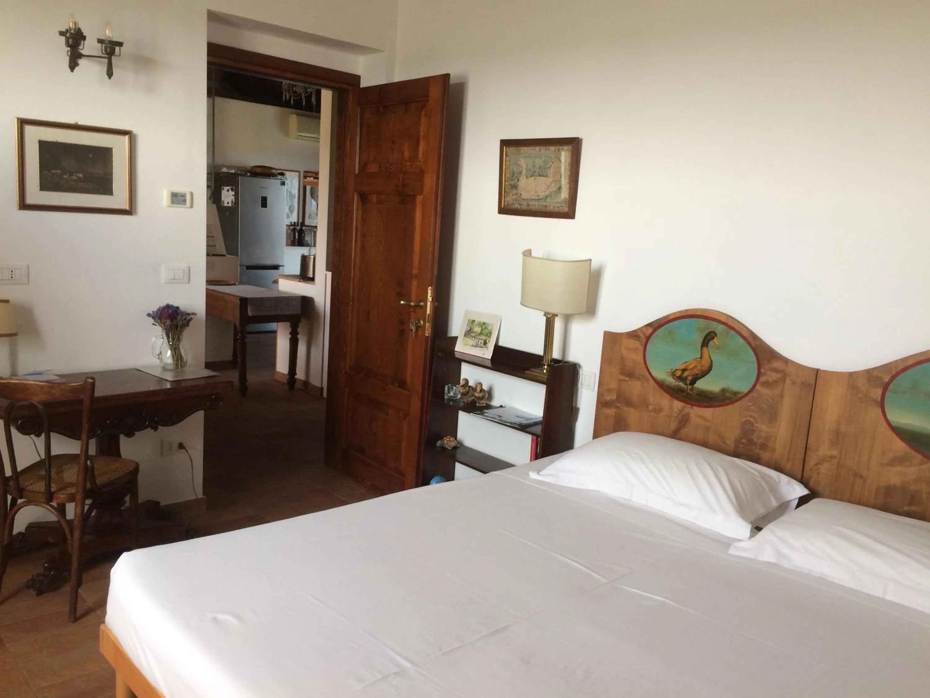 Photo of the whole room, Bed in Casetta Tartuchino