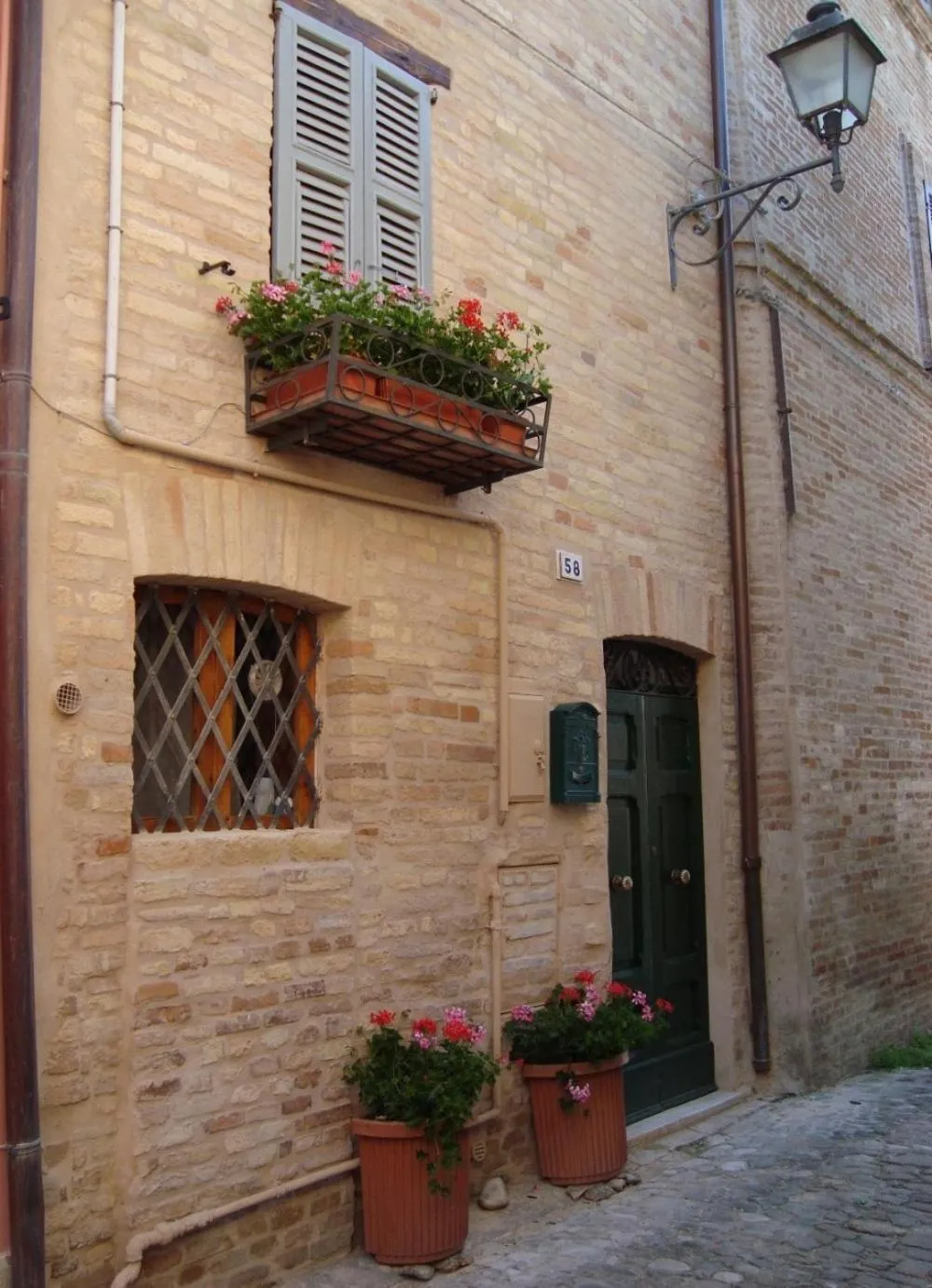Facade/entrance in B&B La Lanterna