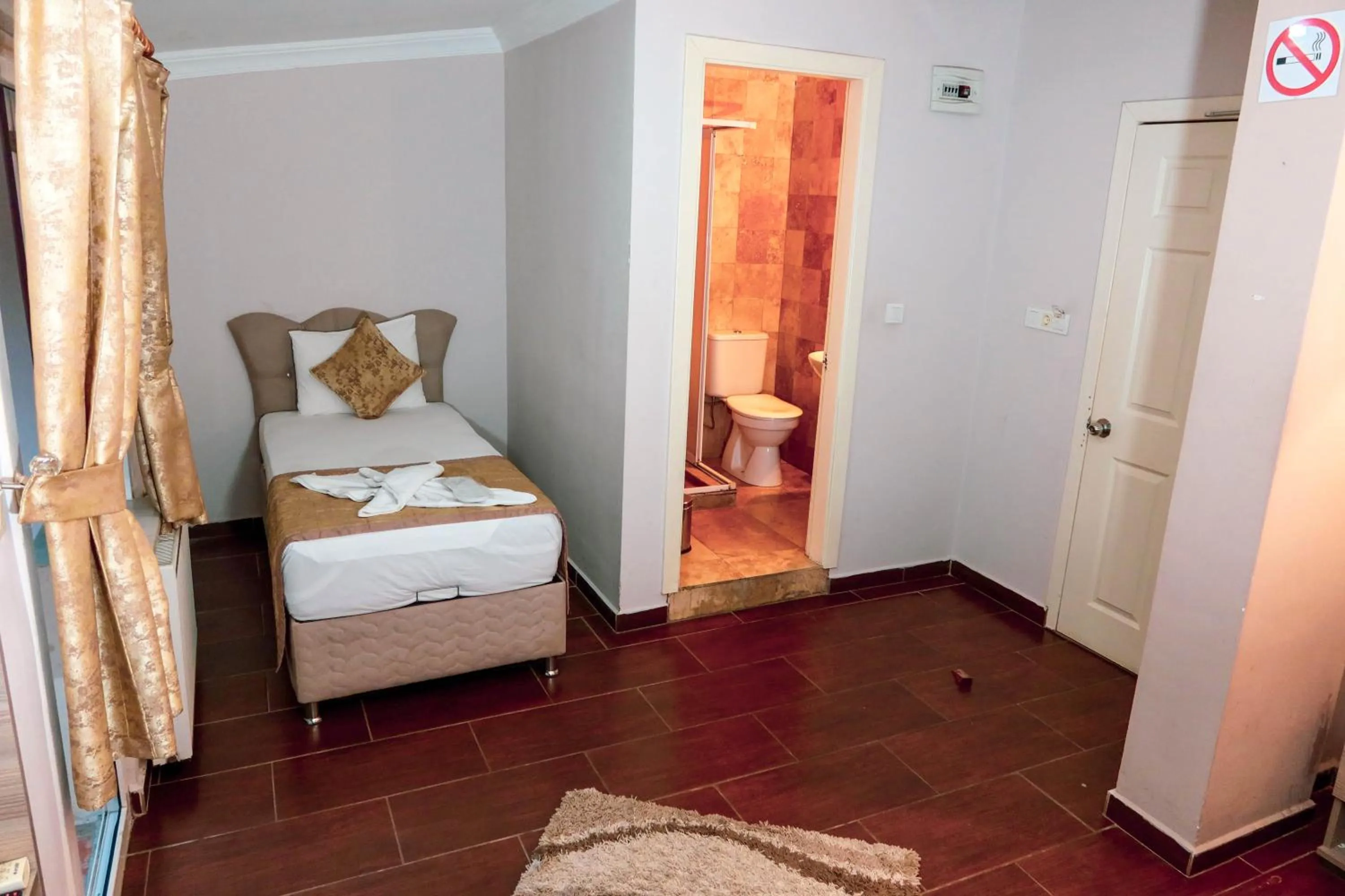 Bathroom, Bed in Ağva Carpediem Otel