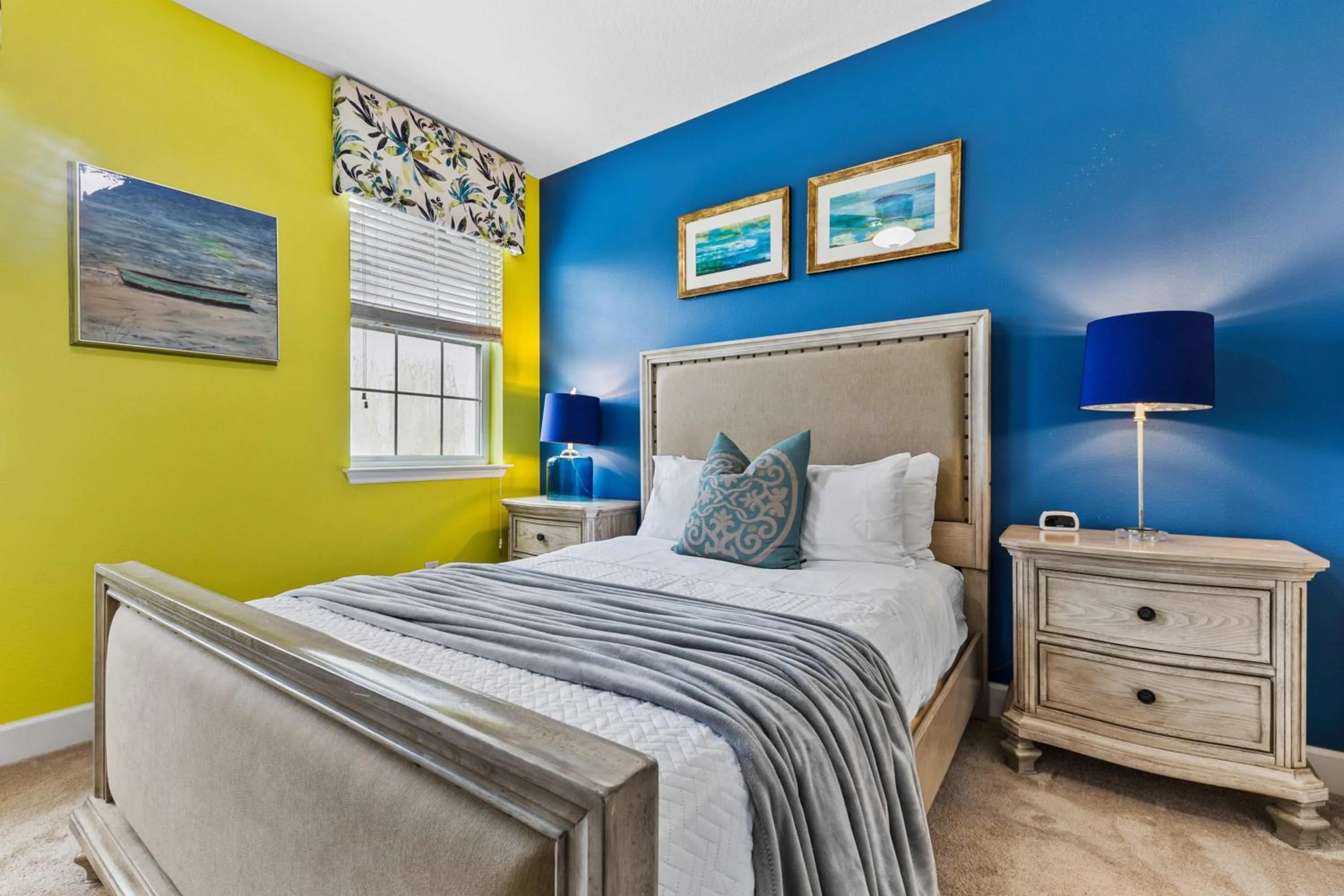 Bed in 3b25b Townhouse 15 min from Disney Enclaves at Festival