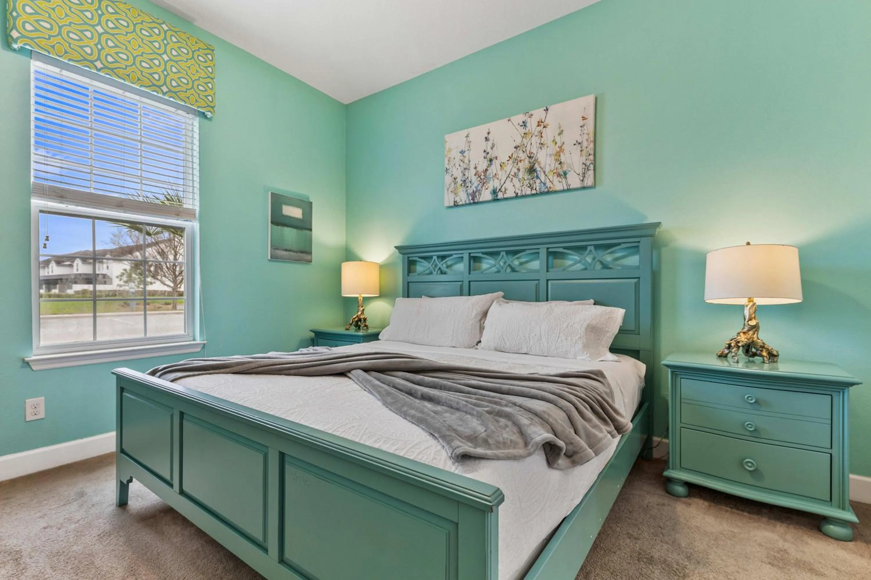 Bed in 3b25b Townhouse 15 min from Disney Enclaves at Festival