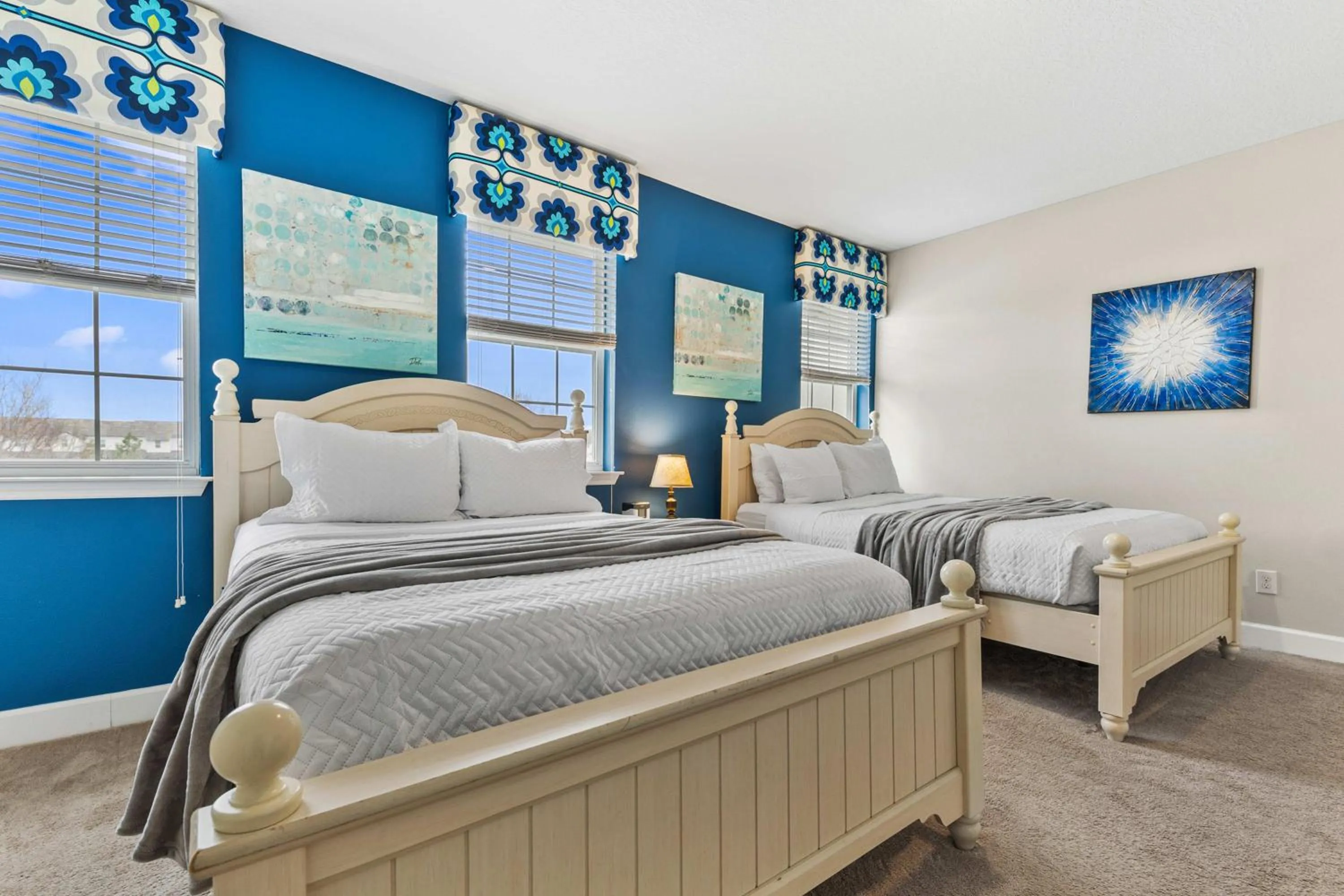Bed in 3b25b Townhouse 15 min from Disney Enclaves at Festival