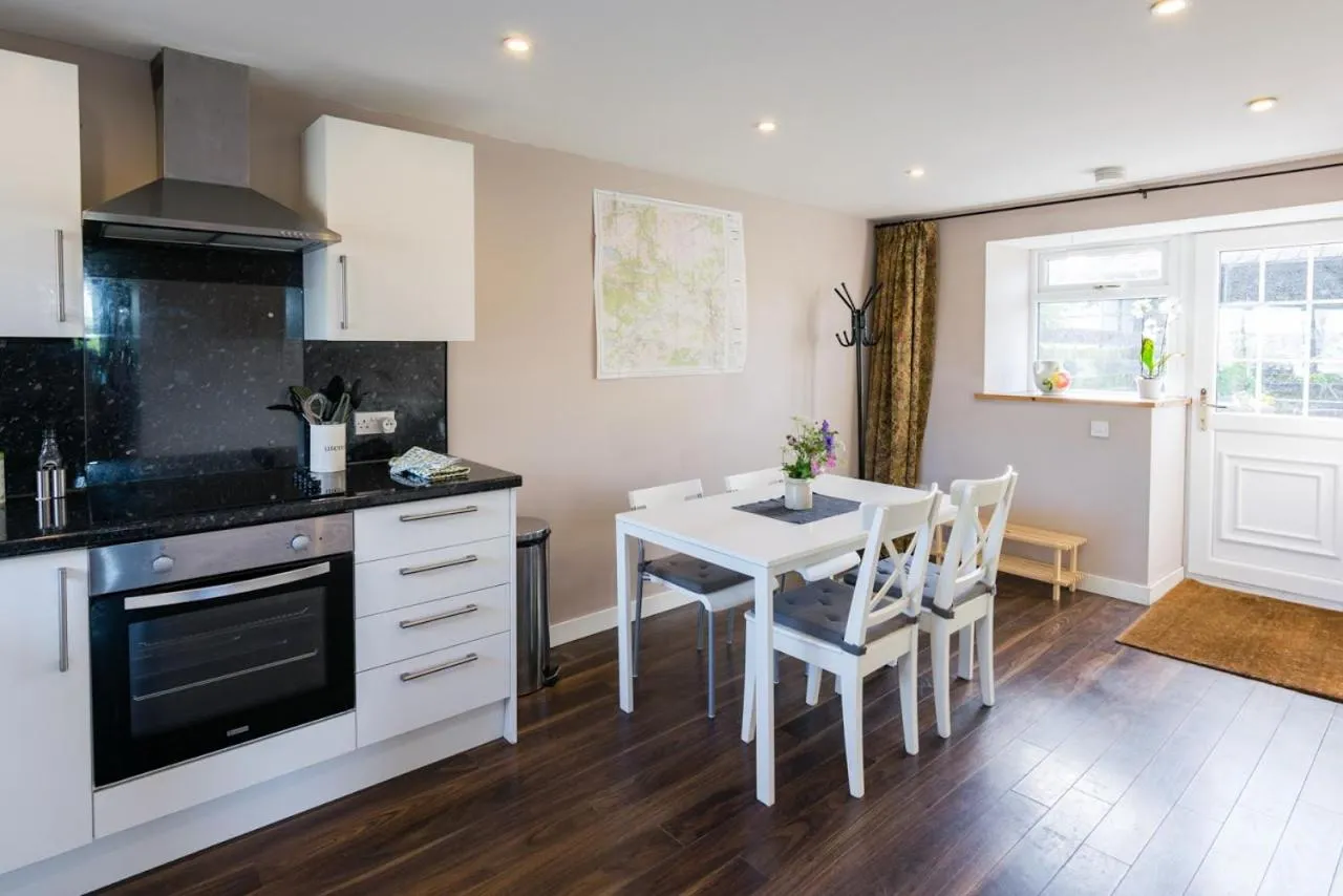 Kitchen or kitchenette in Altquhur Byre
