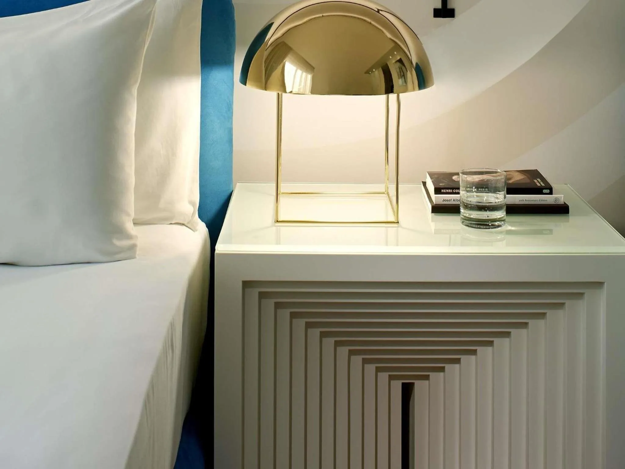 Property building, Bed in Mondrian Los Angeles