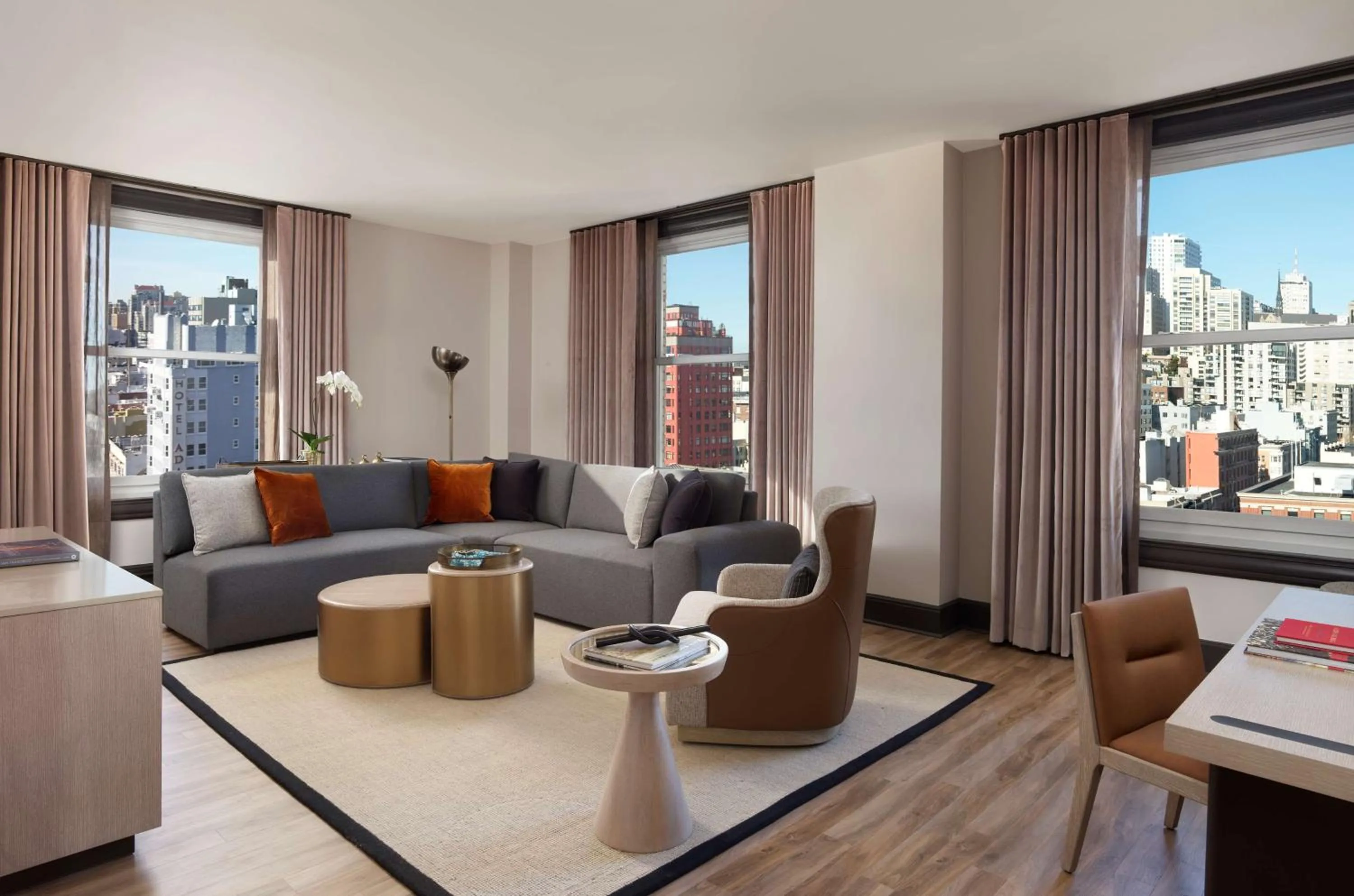 Photo of the whole room in The Clift Royal Sonesta San Francisco