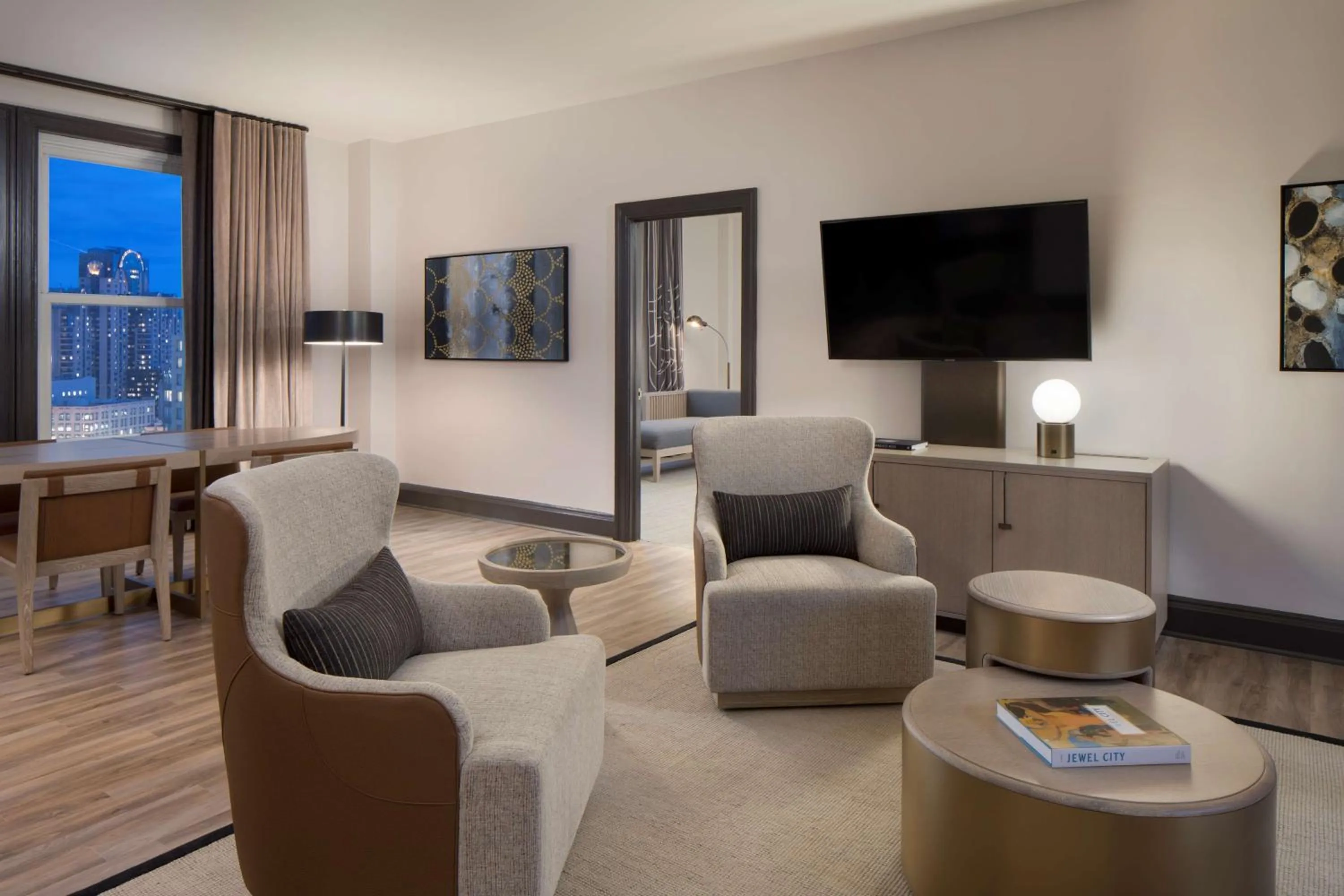 Photo of the whole room in The Clift Royal Sonesta San Francisco