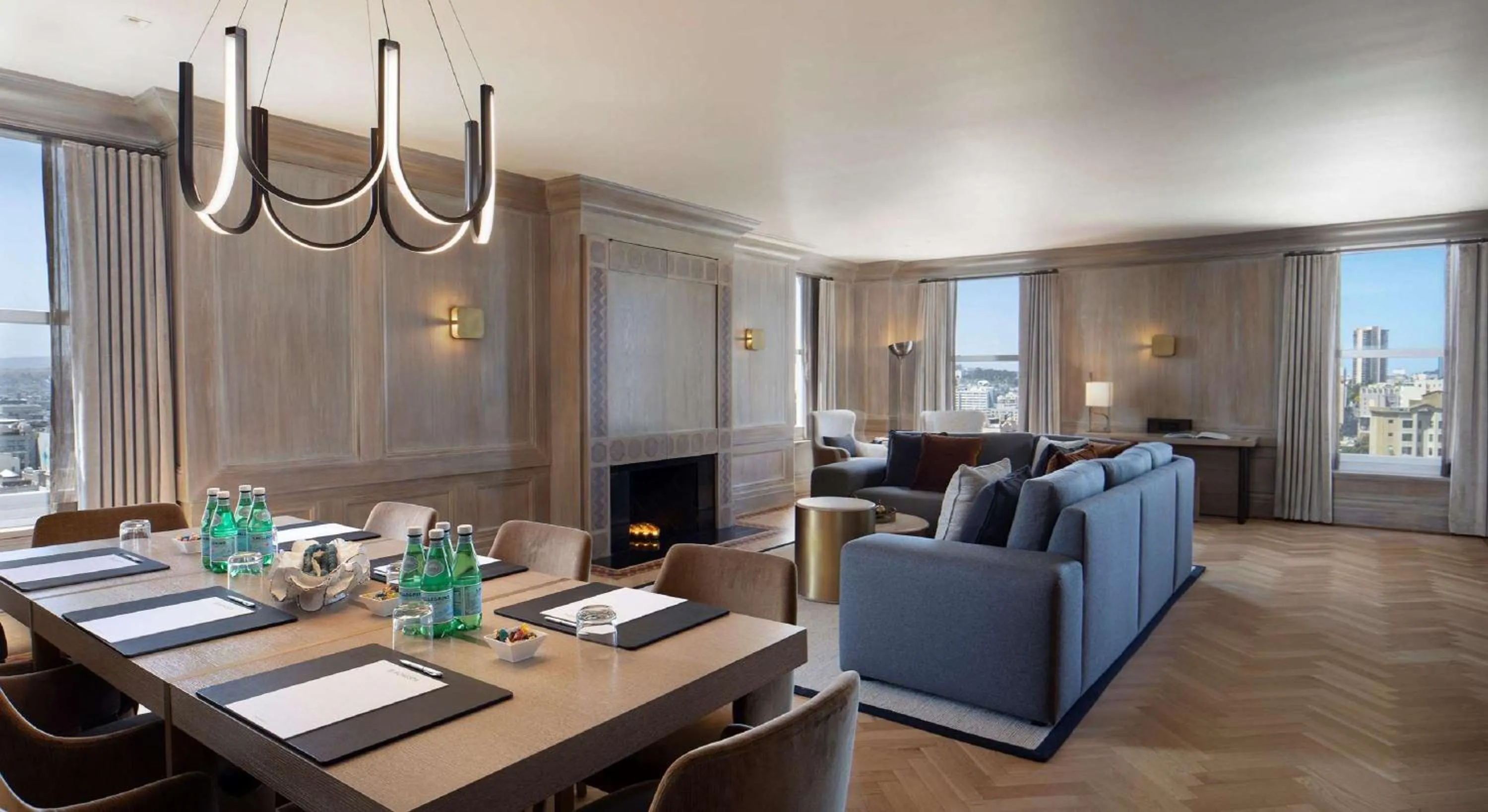 Photo of the whole room in The Clift Royal Sonesta San Francisco