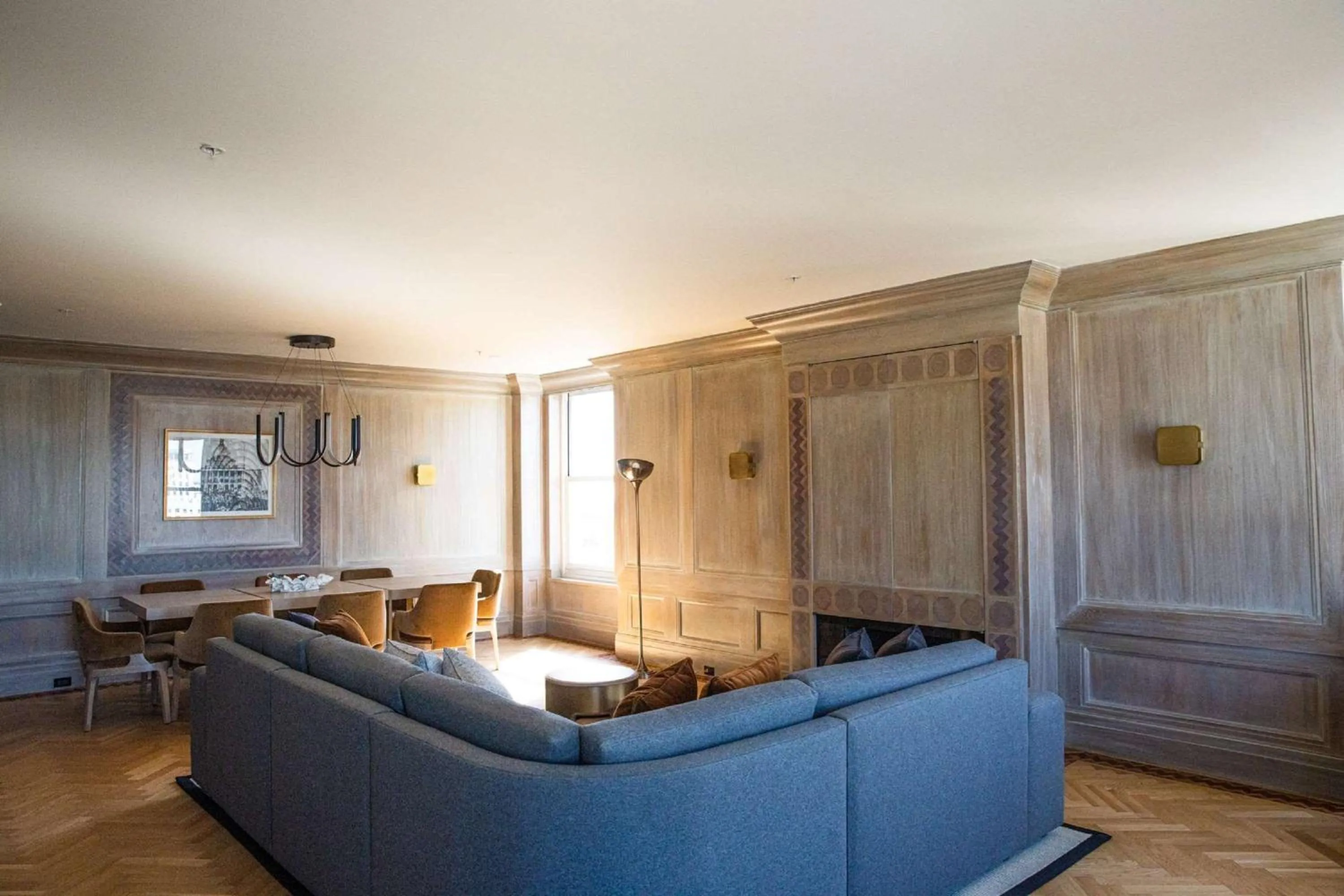 Photo of the whole room in The Clift Royal Sonesta San Francisco