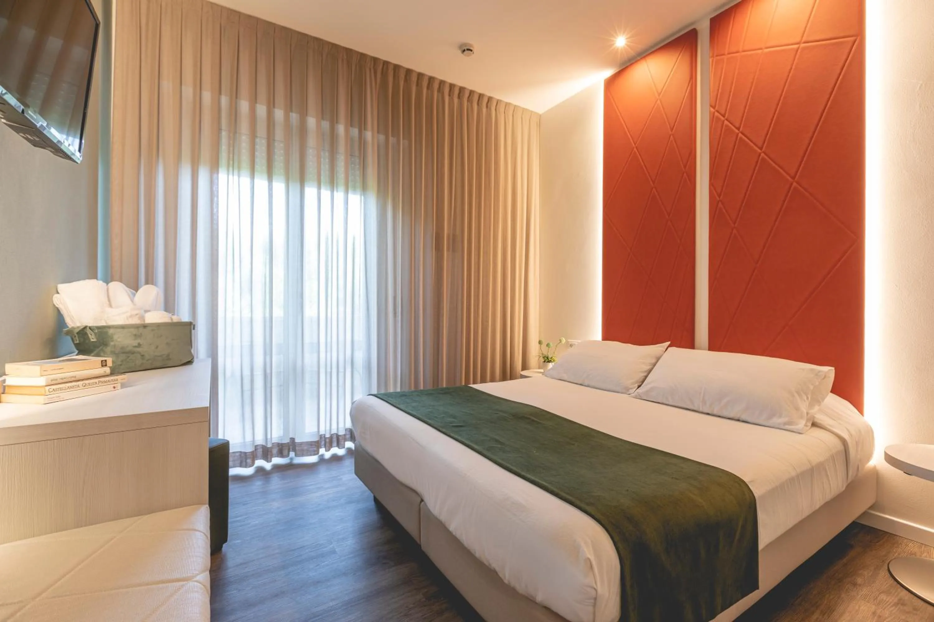 Bedroom, Bed in Hotel Loretta & Dependance