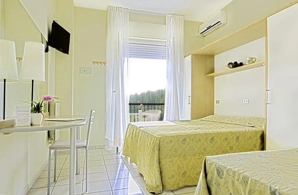 Bed in Hotel Loretta & Dependance