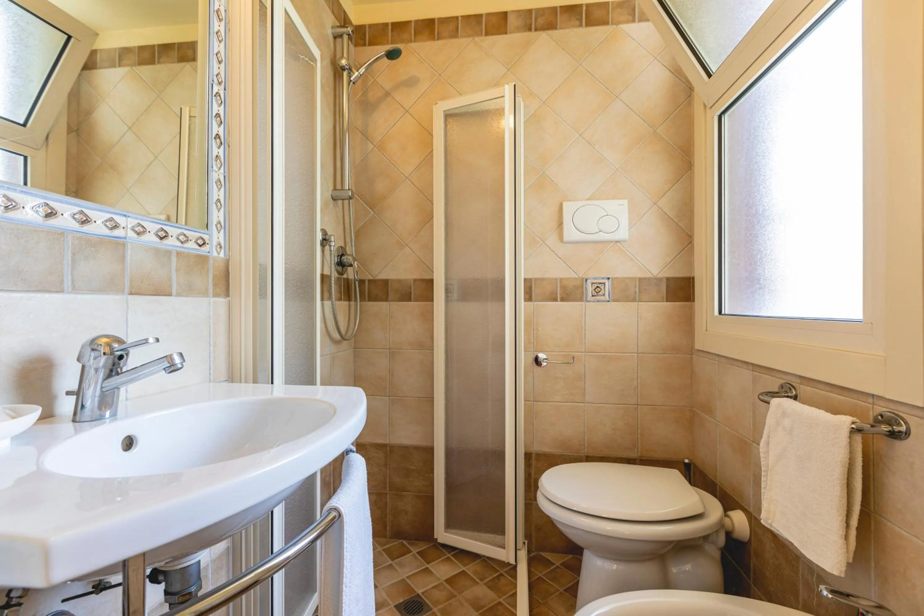 Shower in Hotel Loretta & Dependance