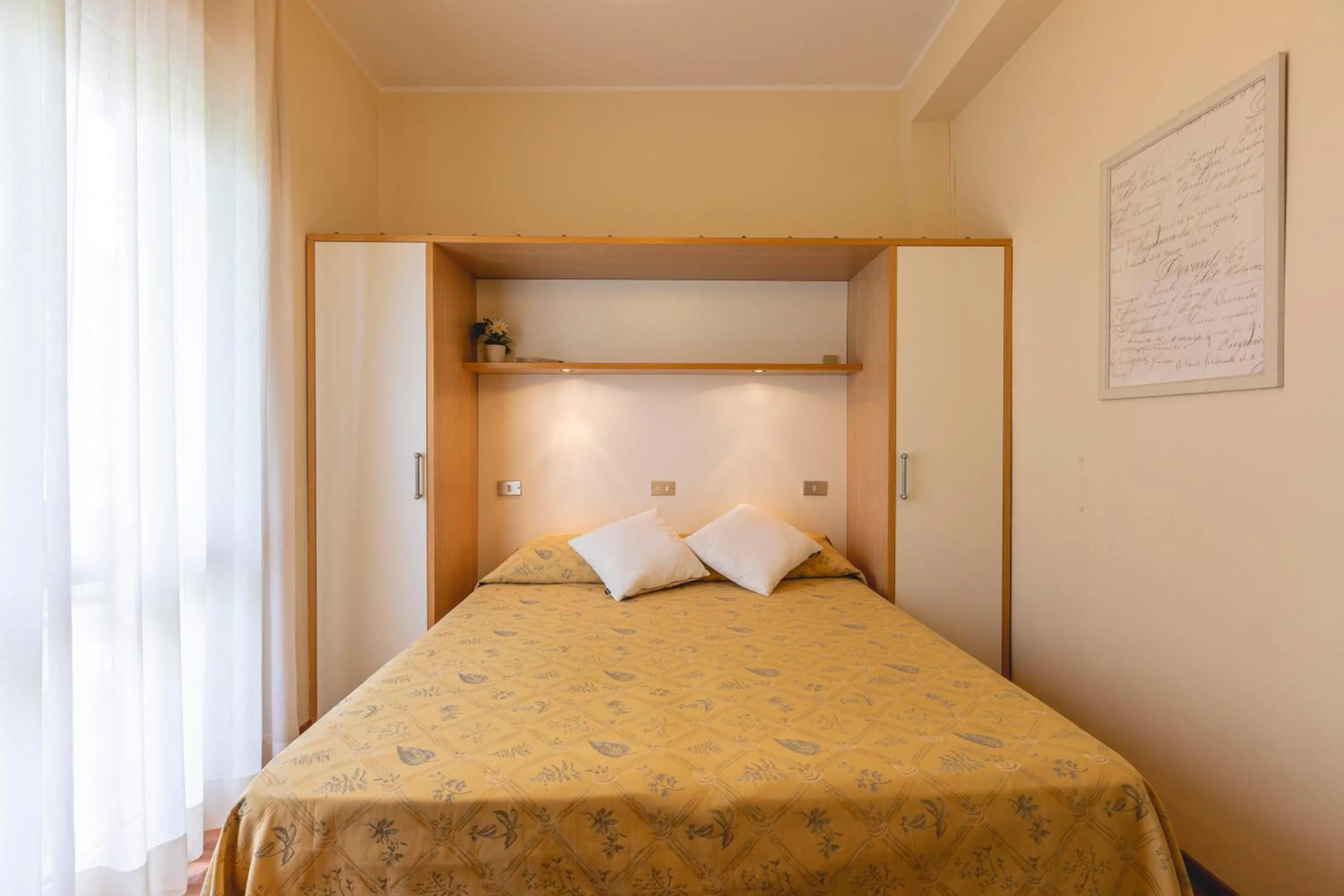 Bed in Hotel Loretta & Dependance