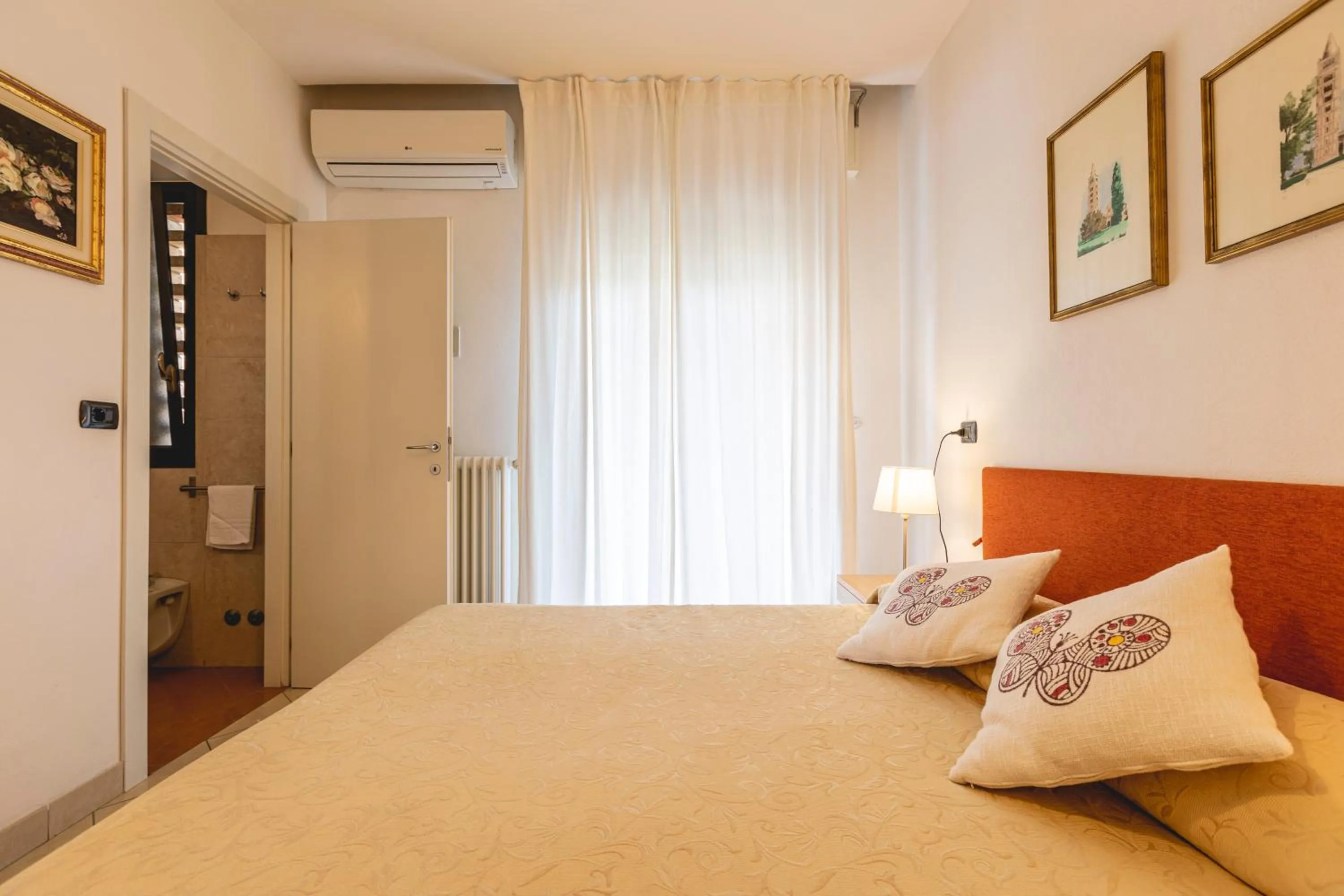 Bed in Hotel Loretta & Dependance