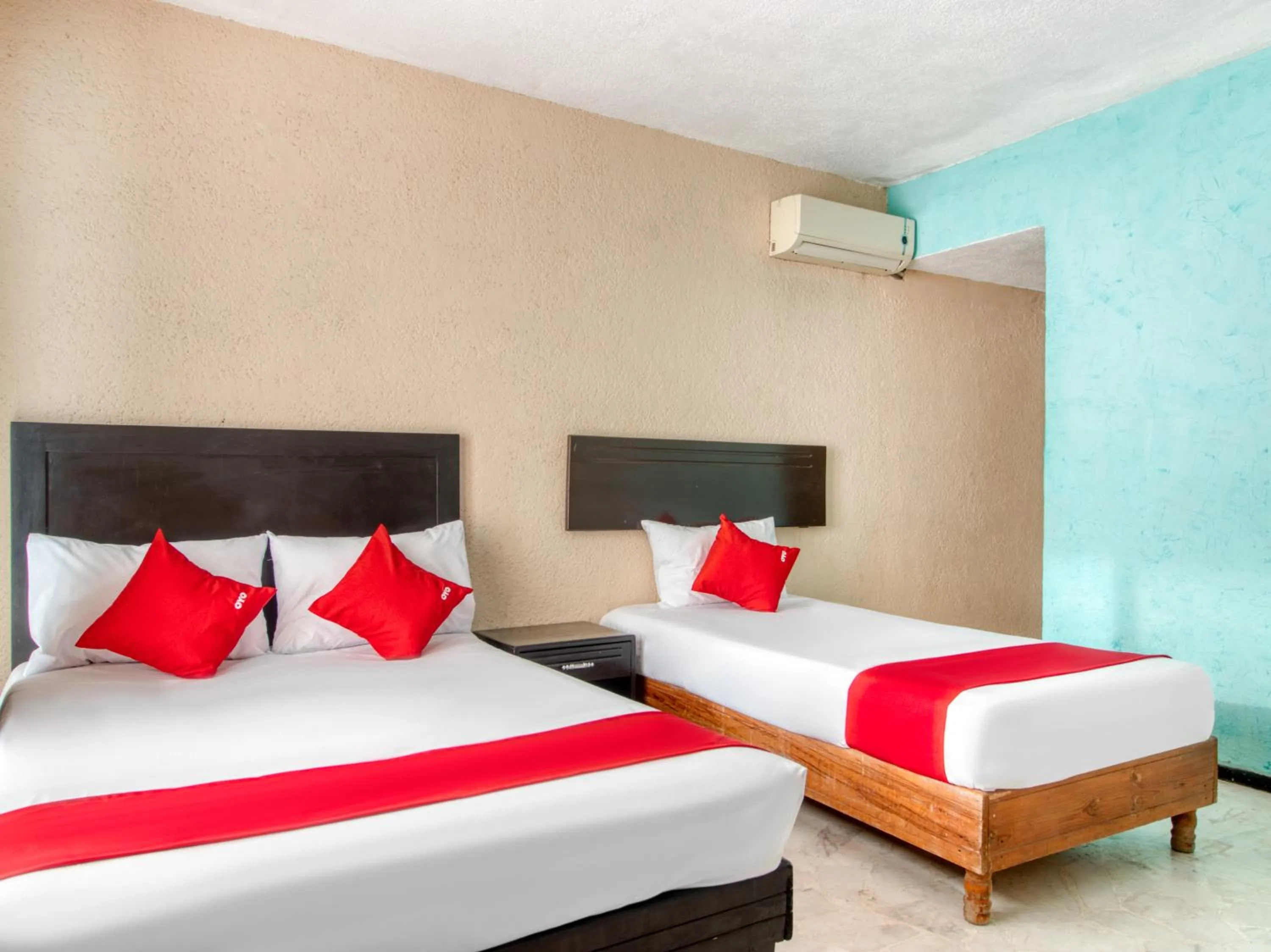 Photo of the whole room in Capital O Hotel La Siesta, Gomez Palacio