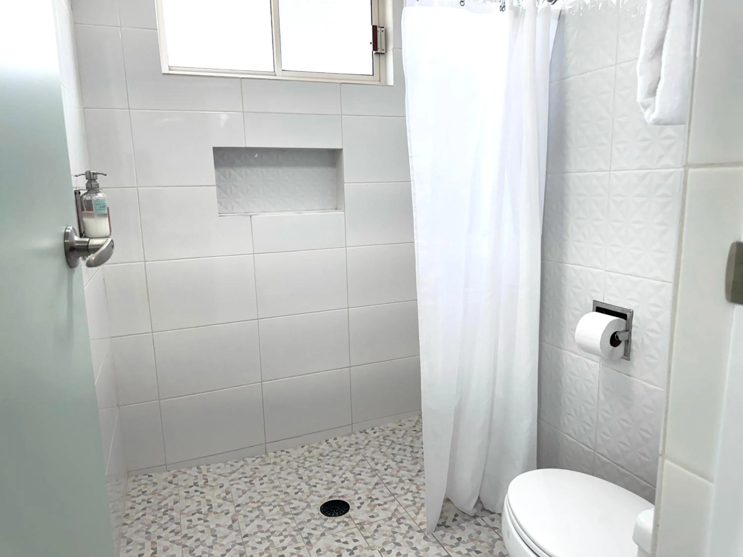 Shower in Hotel La Siesta, Gomez Palacio