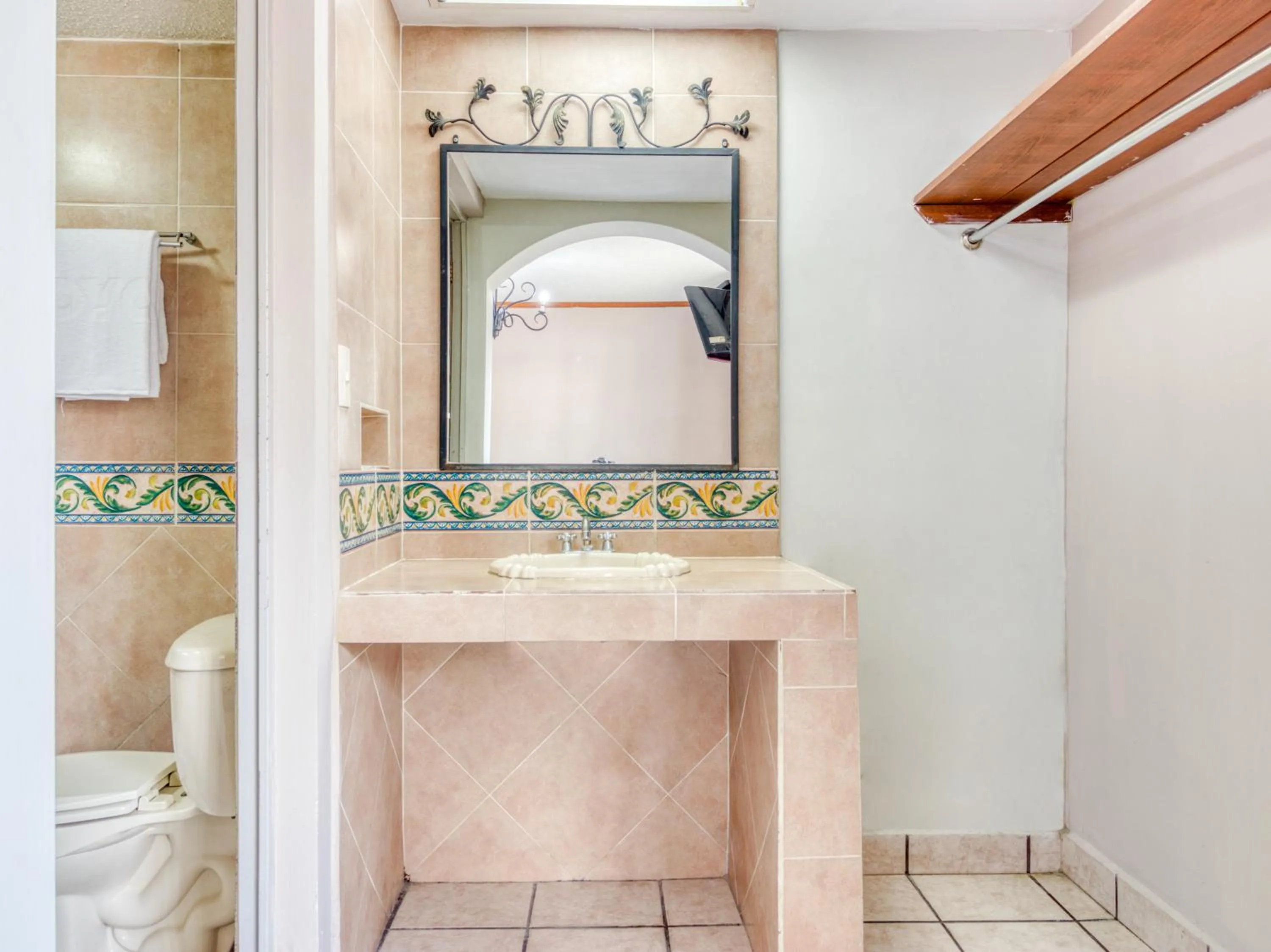 Bathroom in Capital O Hotel La Siesta, Gomez Palacio