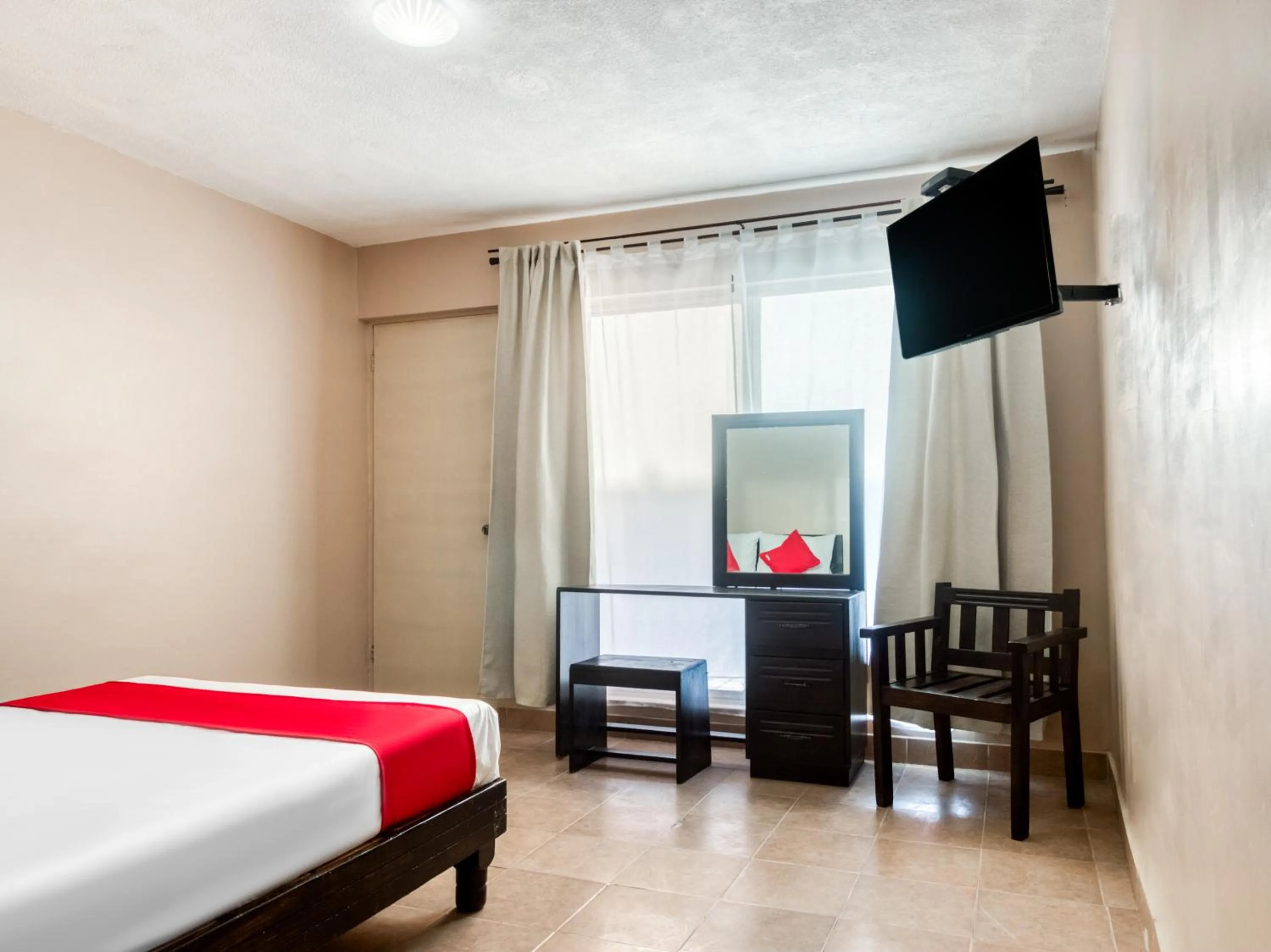 Photo of the whole room in Capital O Hotel La Siesta, Gomez Palacio