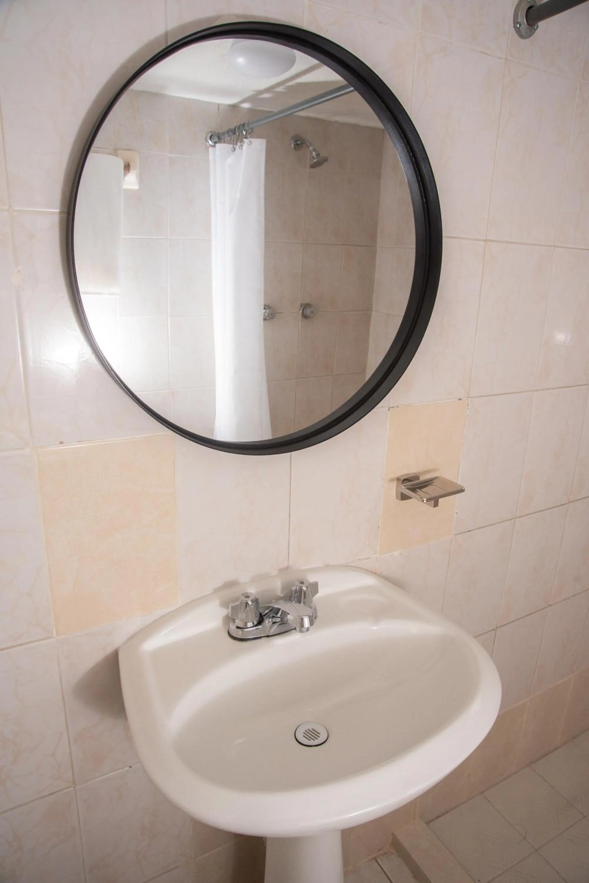 Shower in Hotel La Siesta, Gomez Palacio