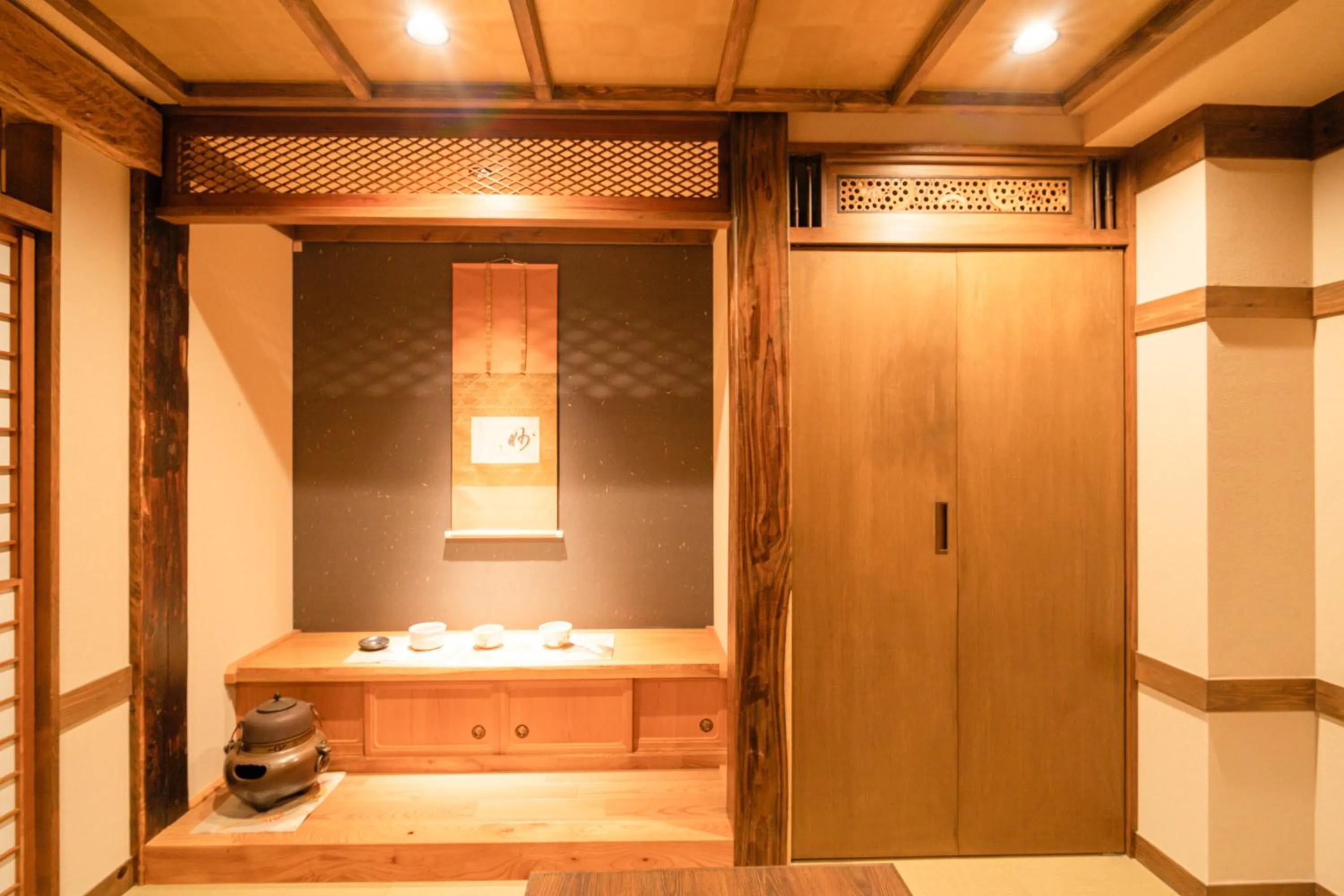 Decorative detail in 都電屋 TodenHotel