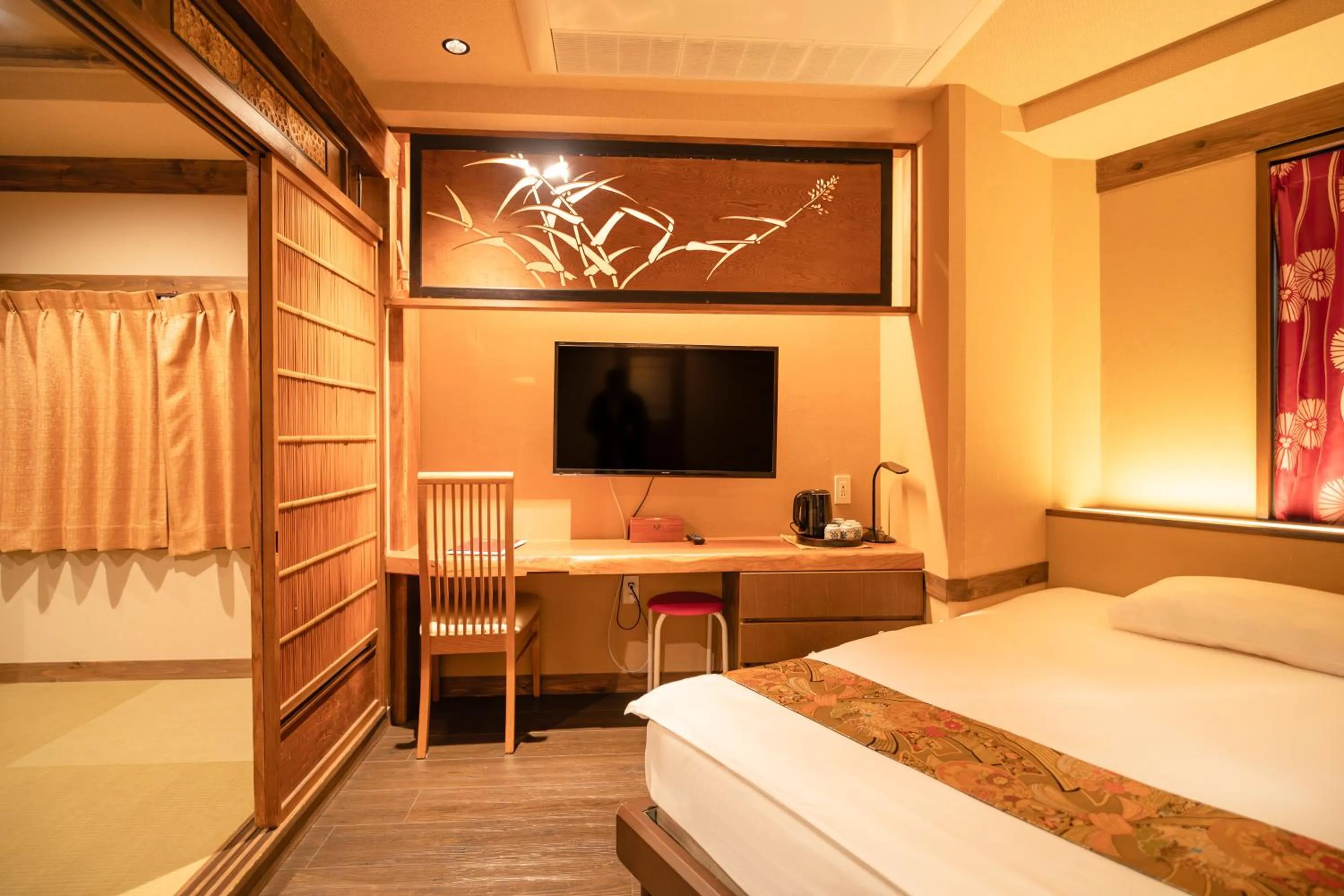 Seating area, Bed in 都電屋 TodenHotel