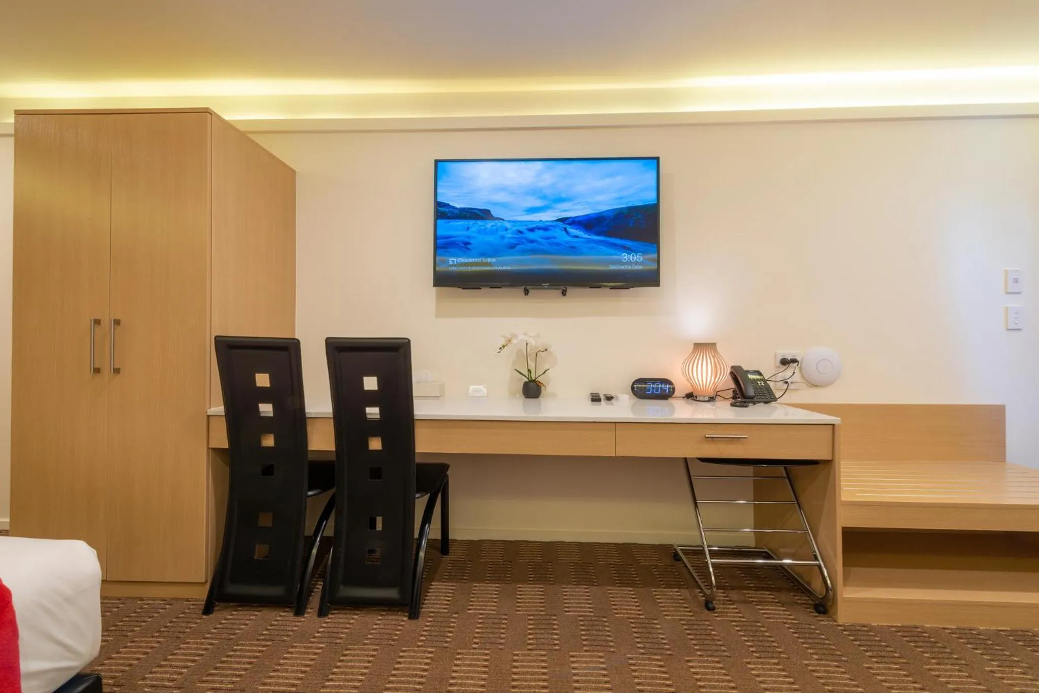 TV and multimedia, Bed in V Motel