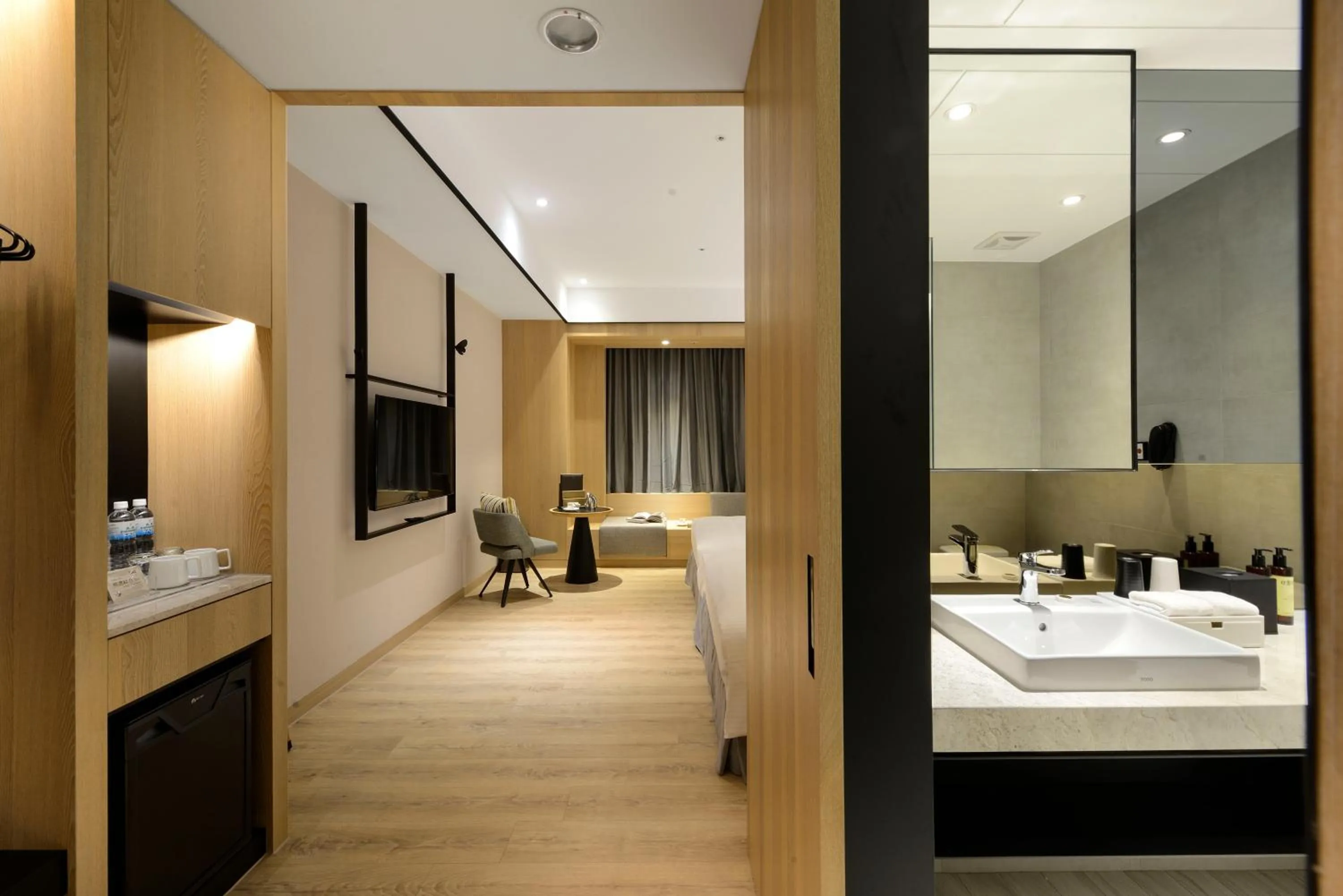 Bathroom, Bed in Evergreen Palace Hotel Chiayi