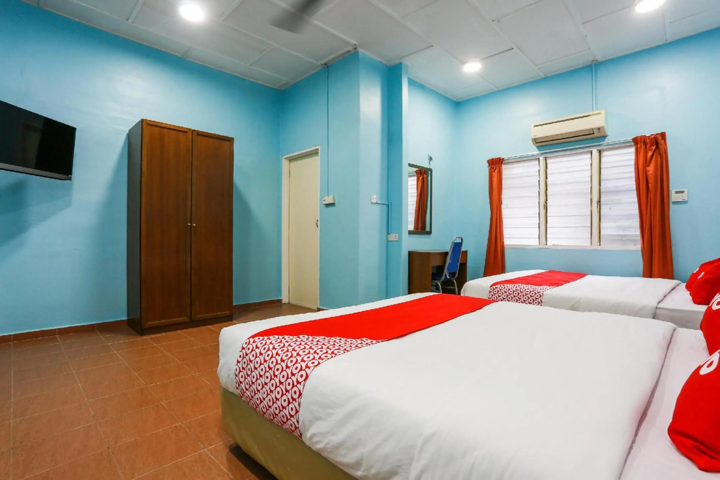 Bedroom in OYO 44094 Bangi Lanai Hotel Bedroom in OYO 44094 Bangi Lanai Hotel
