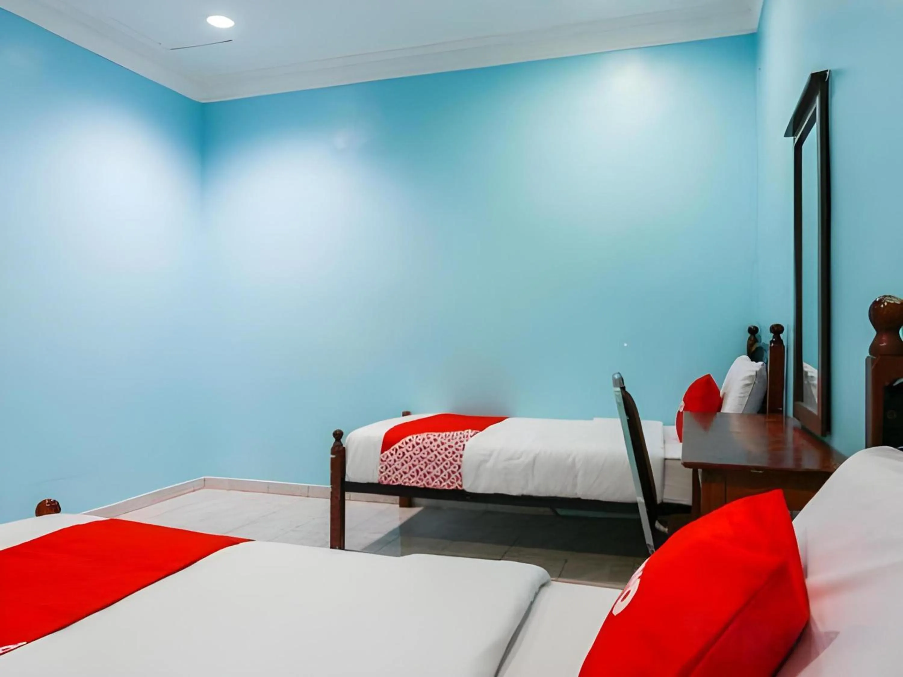 Bedroom, Bed in OYO 44094 Bangi Lanai Hotel