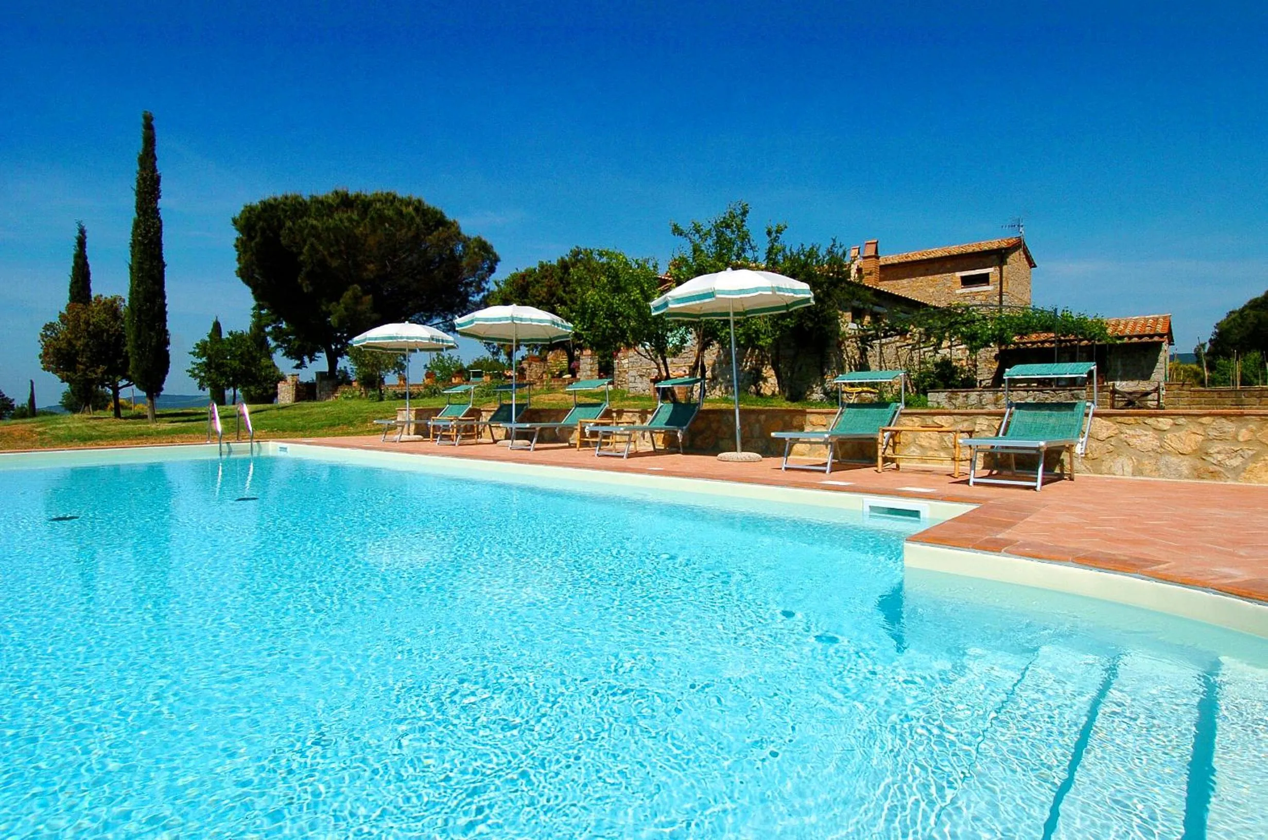 Swimming pool in Country House Montecchio