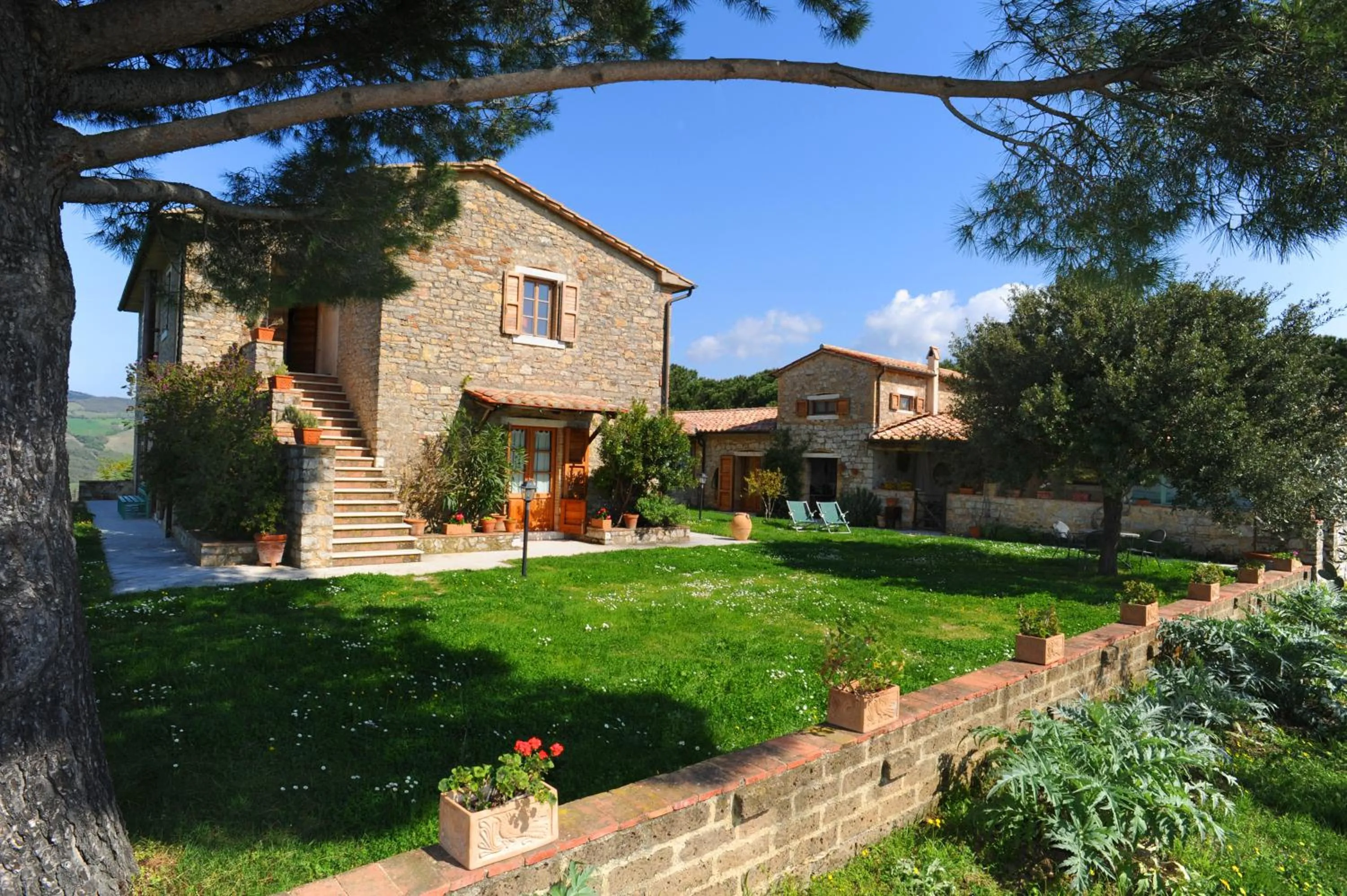 Facade/entrance in Country House Montecchio